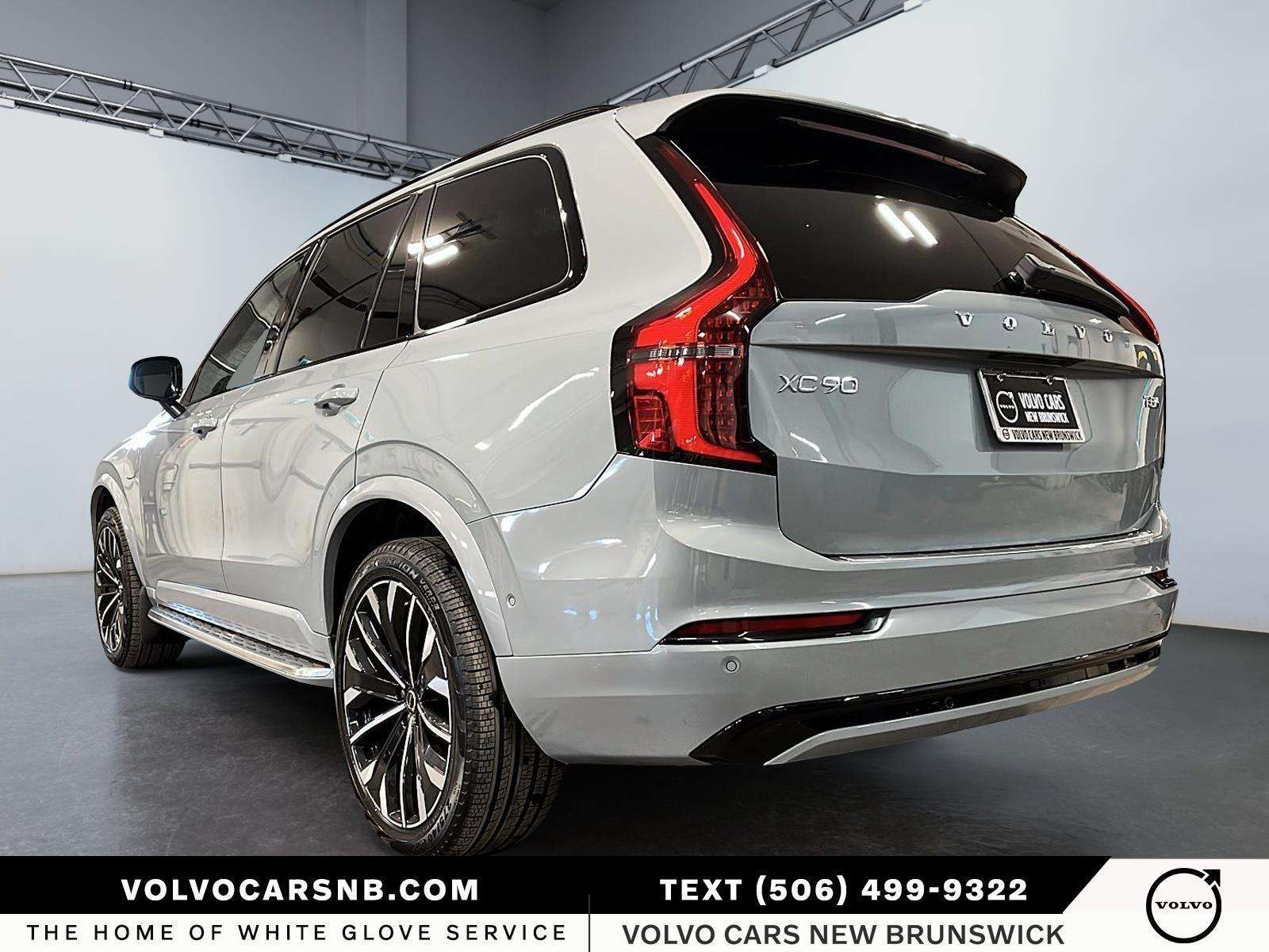 2026 Volvo XC90 T8 Ultra Dark Theme alt 4