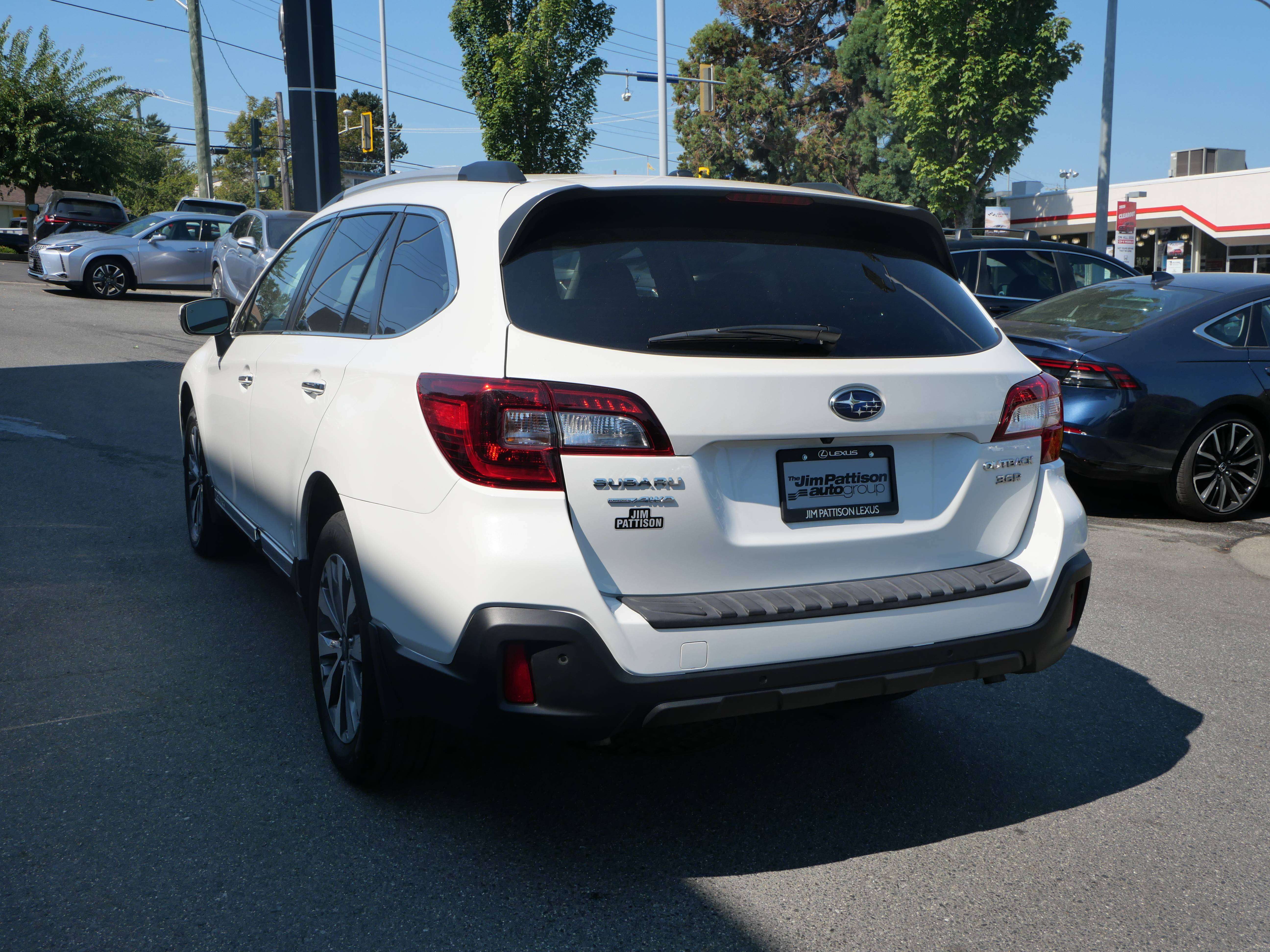 2018 Subaru Outback 3.6R Premier w-EyeSight Pkg | One Owner | — снимка 1