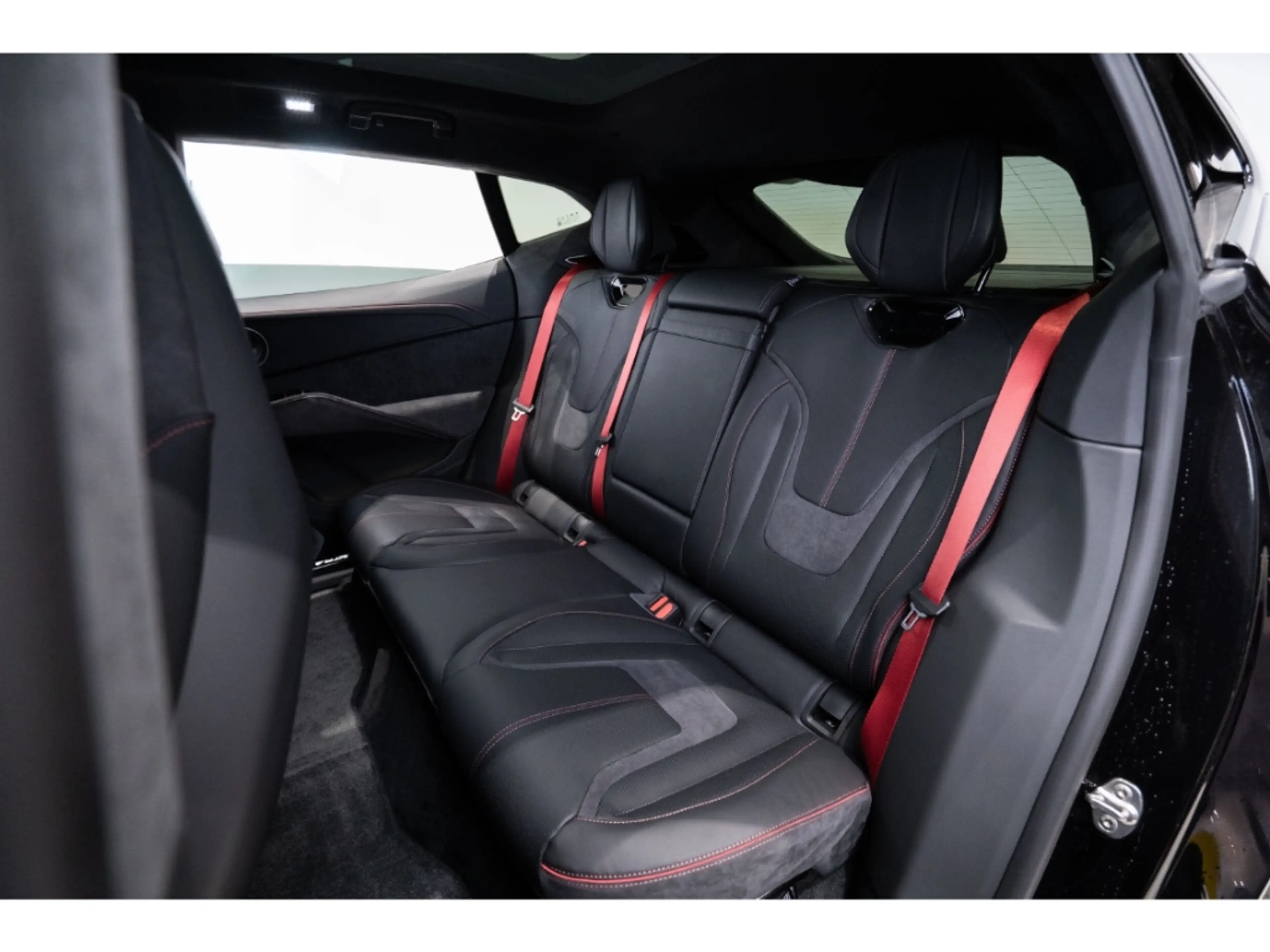 Lotus Eletre 600 GT SE Comfort seat pack, Black badge pack — photo 11