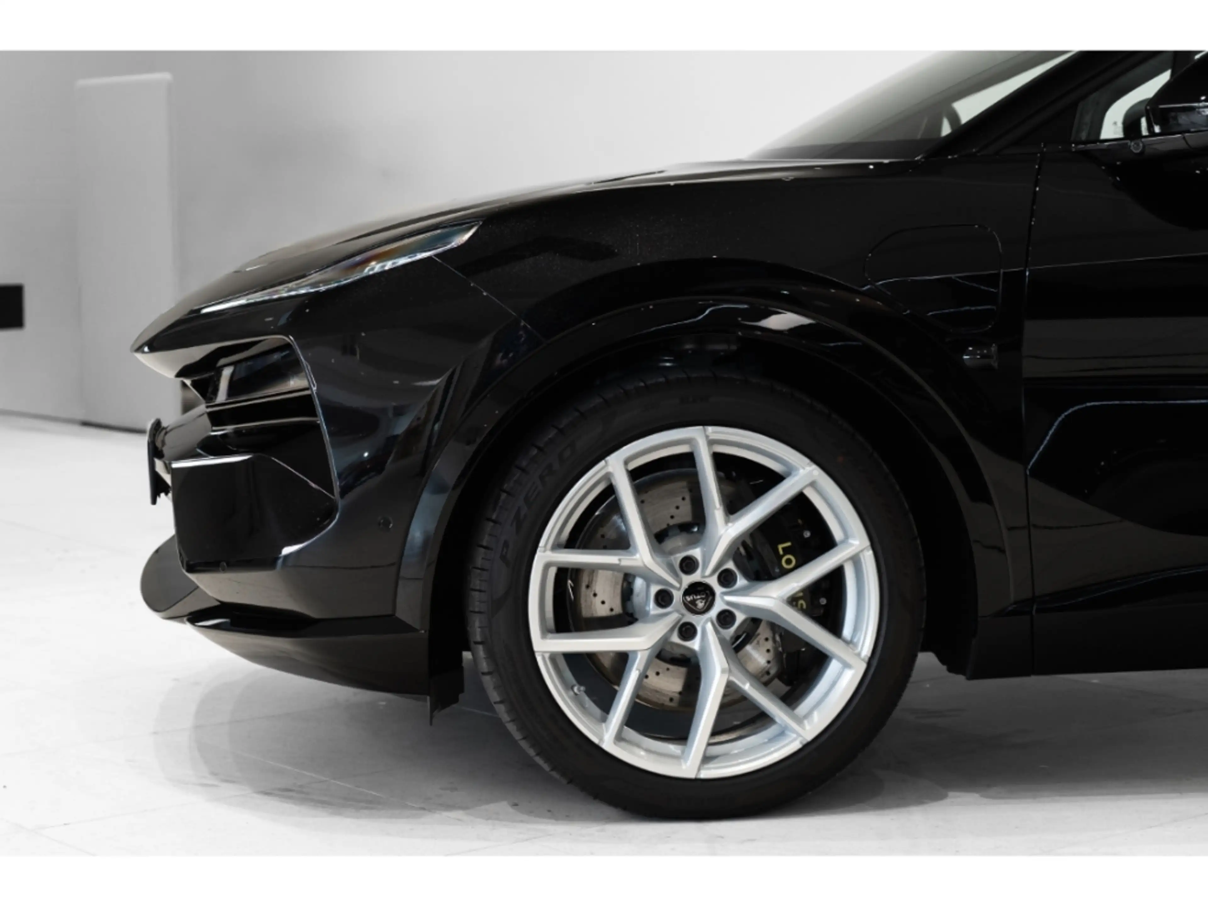 Lotus Eletre 600 GT SE Comfort seat pack, Black badge pack — photo 6
