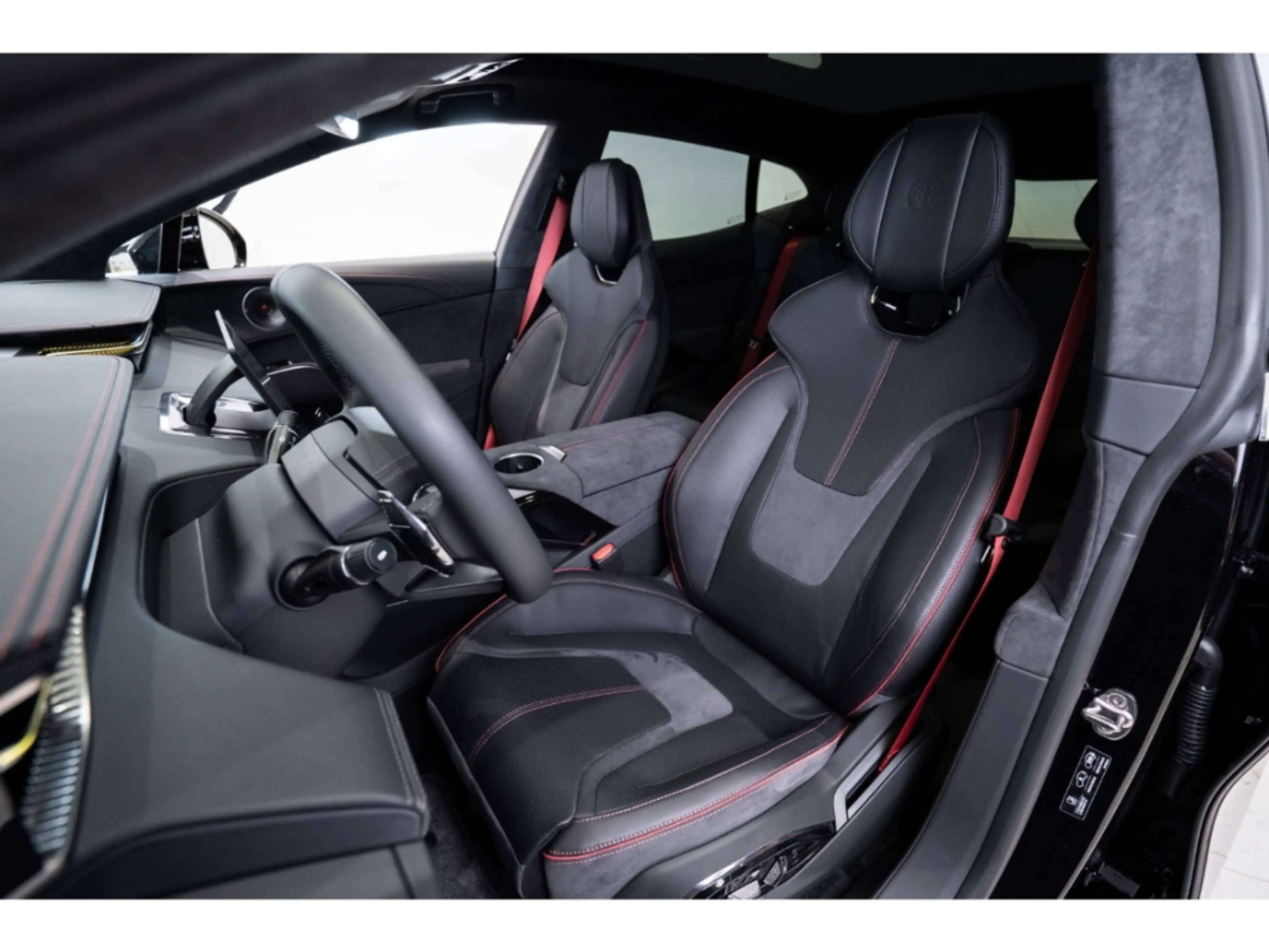 Lotus Eletre 600 GT SE Comfort seat pack, Black badge pack — photo 10