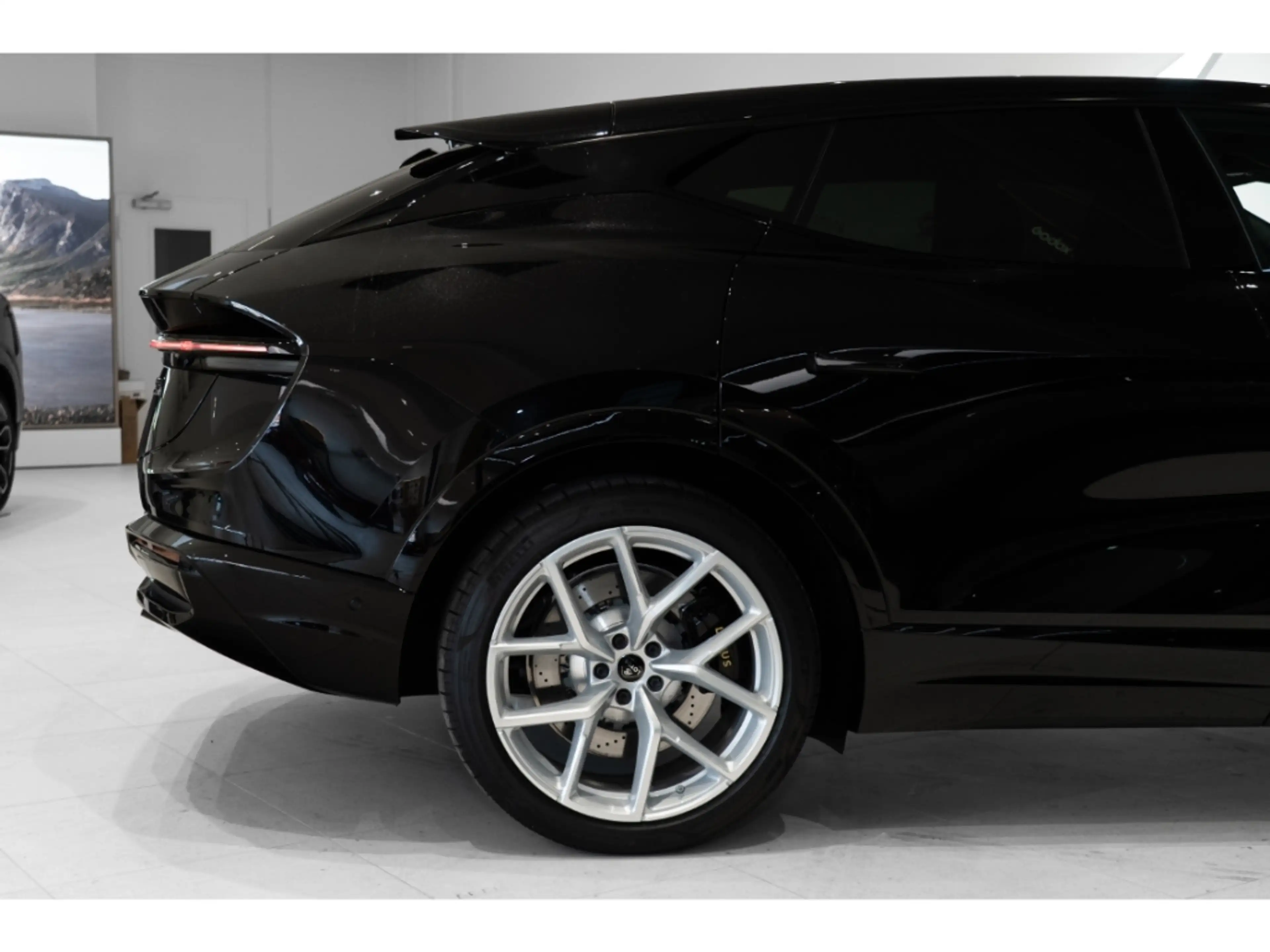 Lotus Eletre 600 GT SE Comfort seat pack, Black badge pack — photo 7