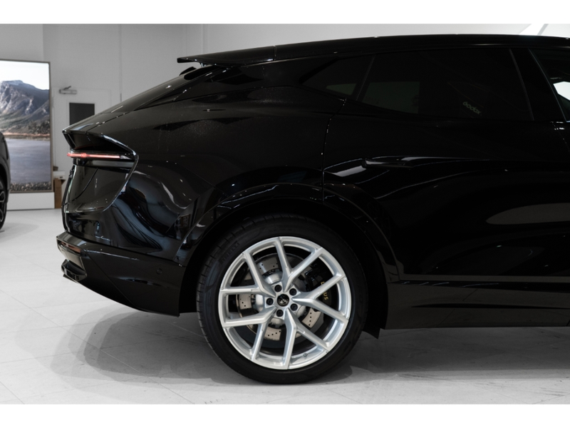 Lotus Eletre 600 GT SE Comfort seat pack, Black badge pack — photo 7