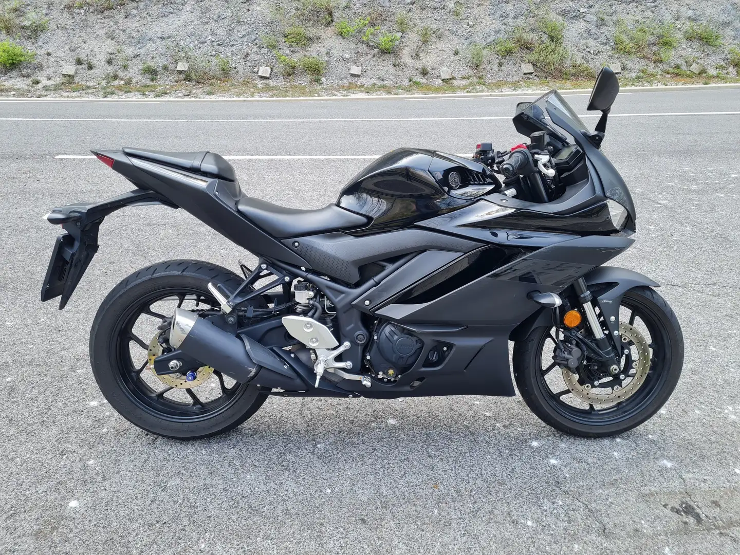 Yamaha YZF-R3 YZF320-A Negro - 1
