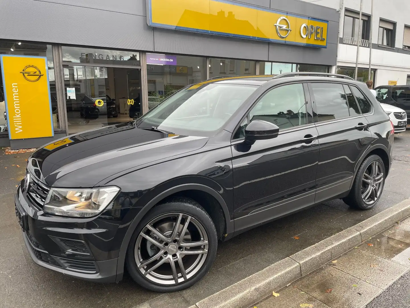 Volkswagen Tiguan Trendline BMT +2 JAHRE GARANTIE+ Schwarz - 1