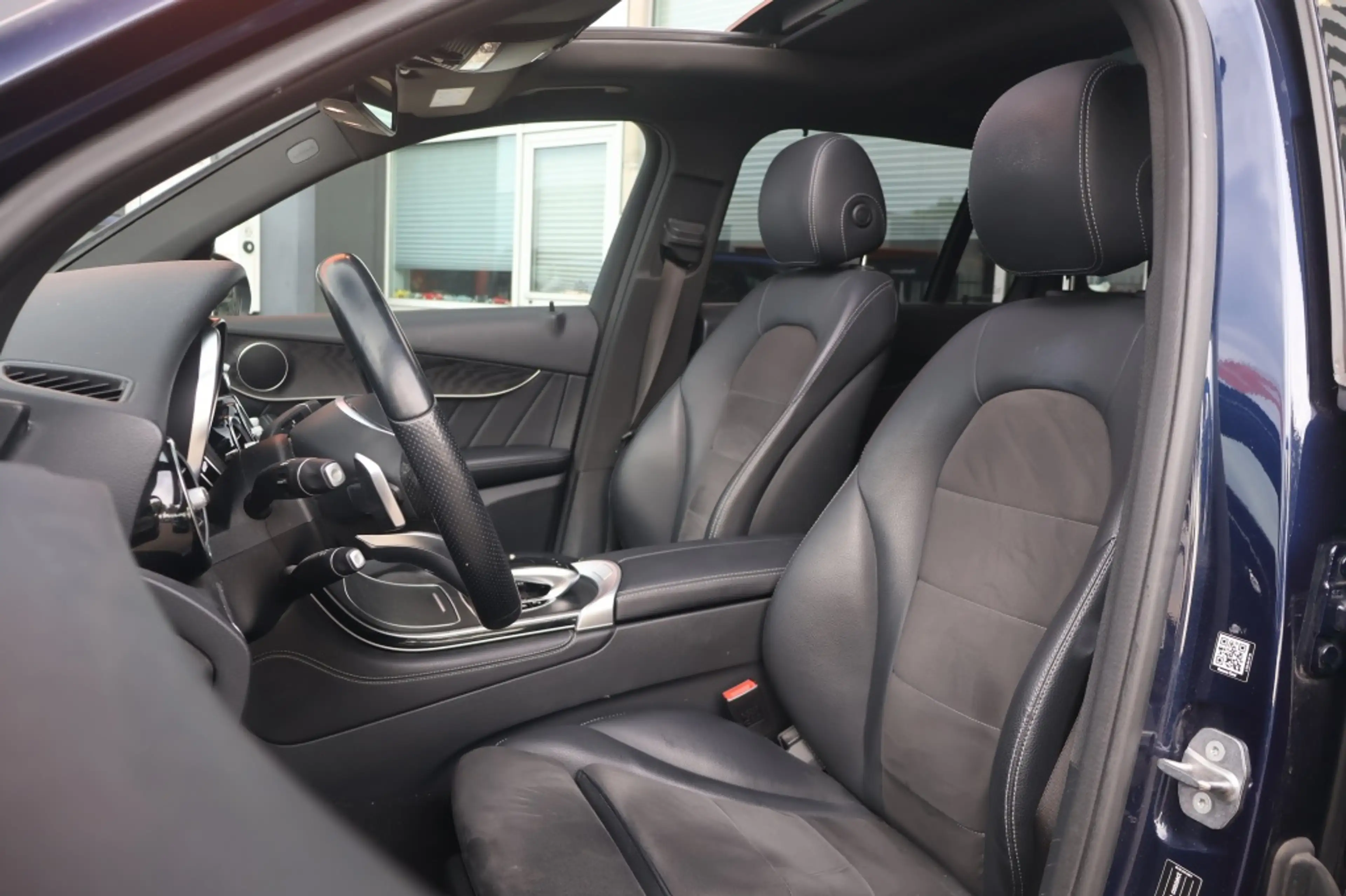 Mercedes-Benz GLC 350 350e AMG-Line 320pk 4MATIC | Pano | Cruise | Clima — photo 6