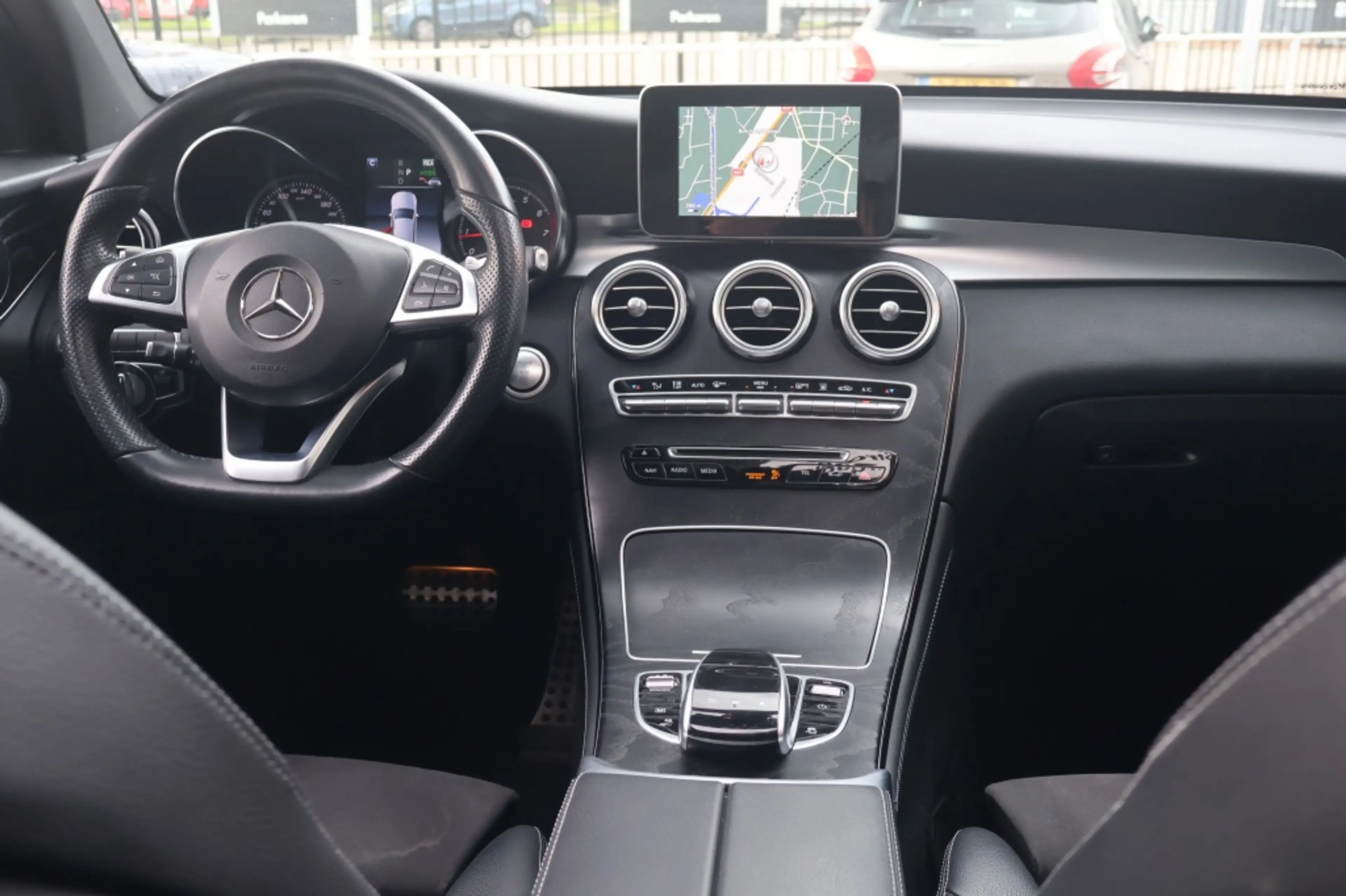 Mercedes-Benz GLC 350 350e AMG-Line 320pk 4MATIC | Pano | Cruise | Clima — photo 7