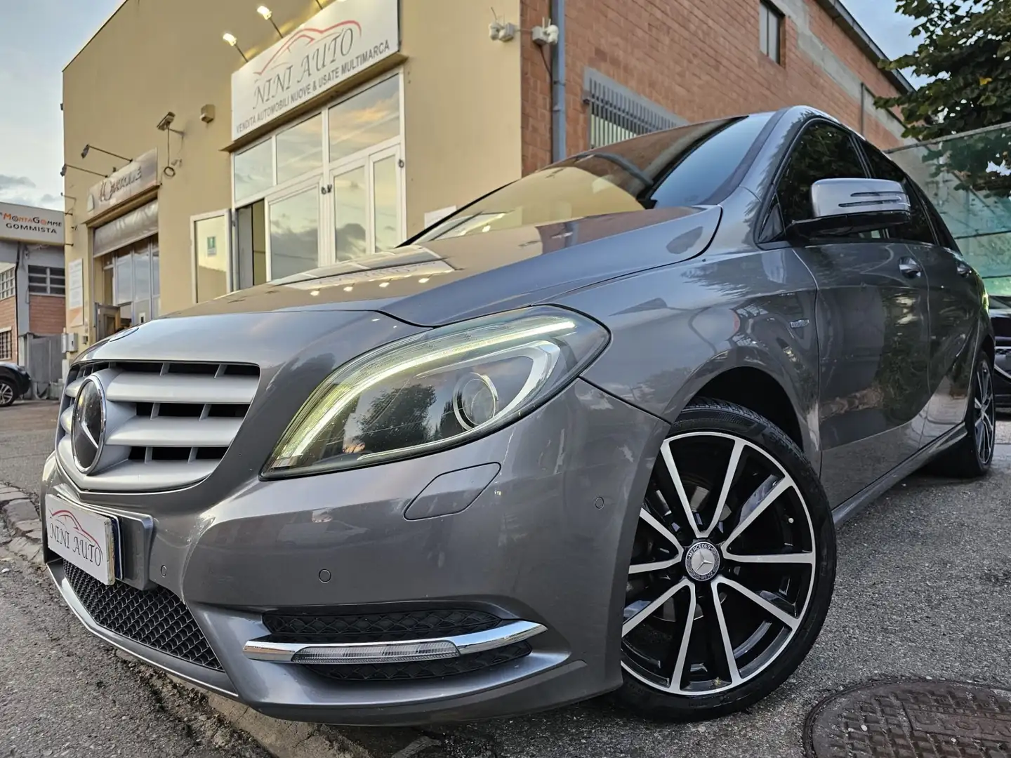 Mercedes-Benz B 180 CDI 110cv Executive*Bi-Xeno*18*Pdc*Euro5* Gris - 1
