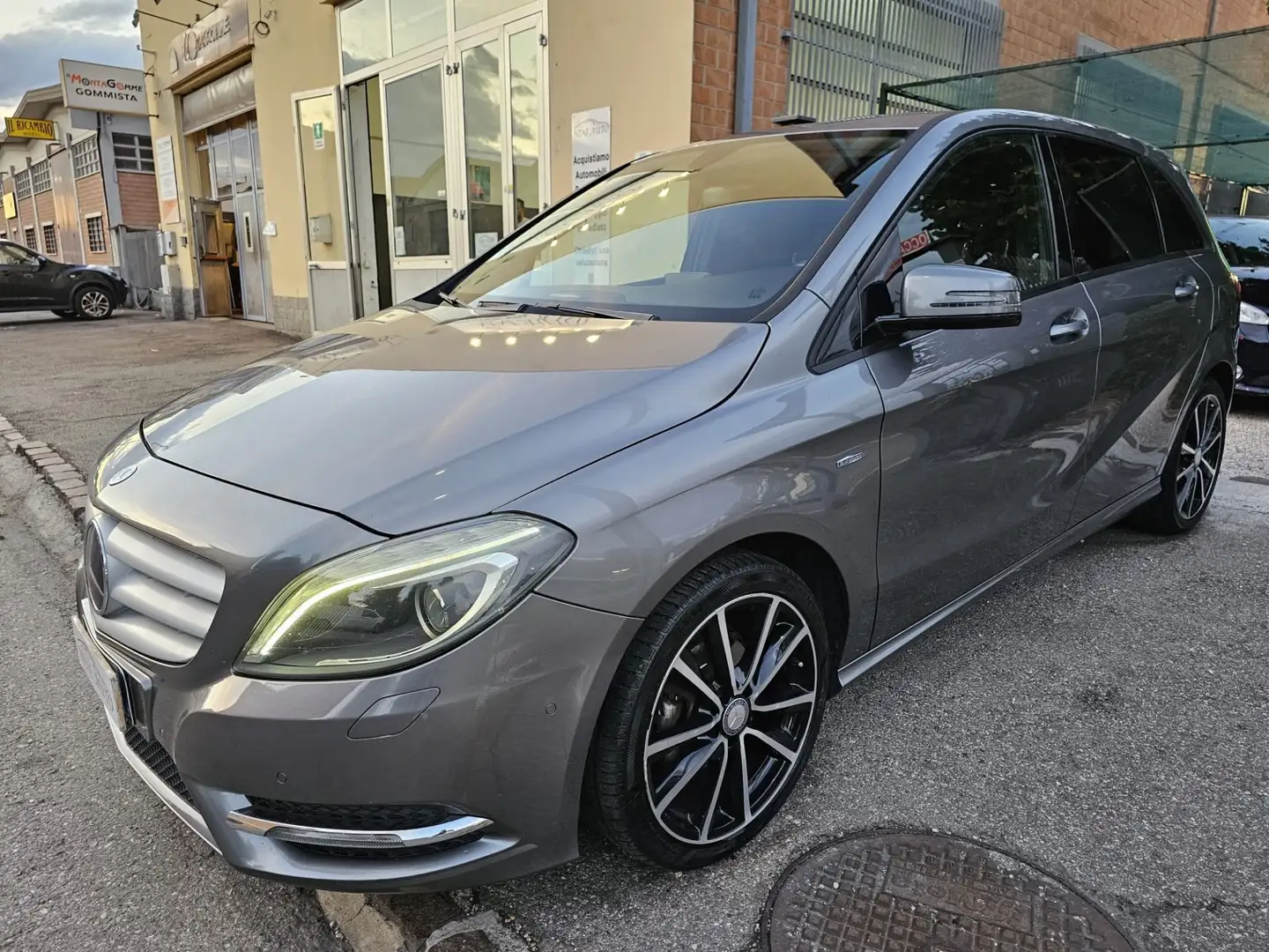 Mercedes-Benz B 180 CDI 110cv Executive*Bi-Xeno*18*Pdc*Euro5* Gris - 2