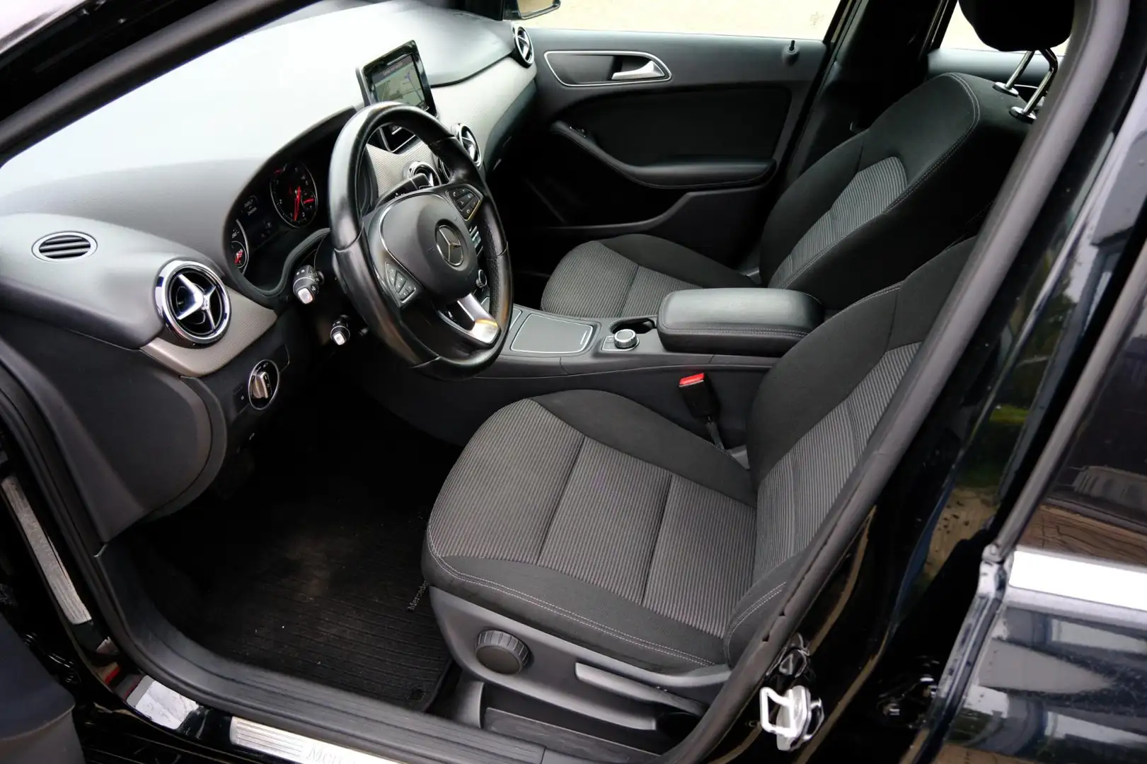 Mercedes-Benz B 180 CDI Lease Edition Aut. Noir - 2