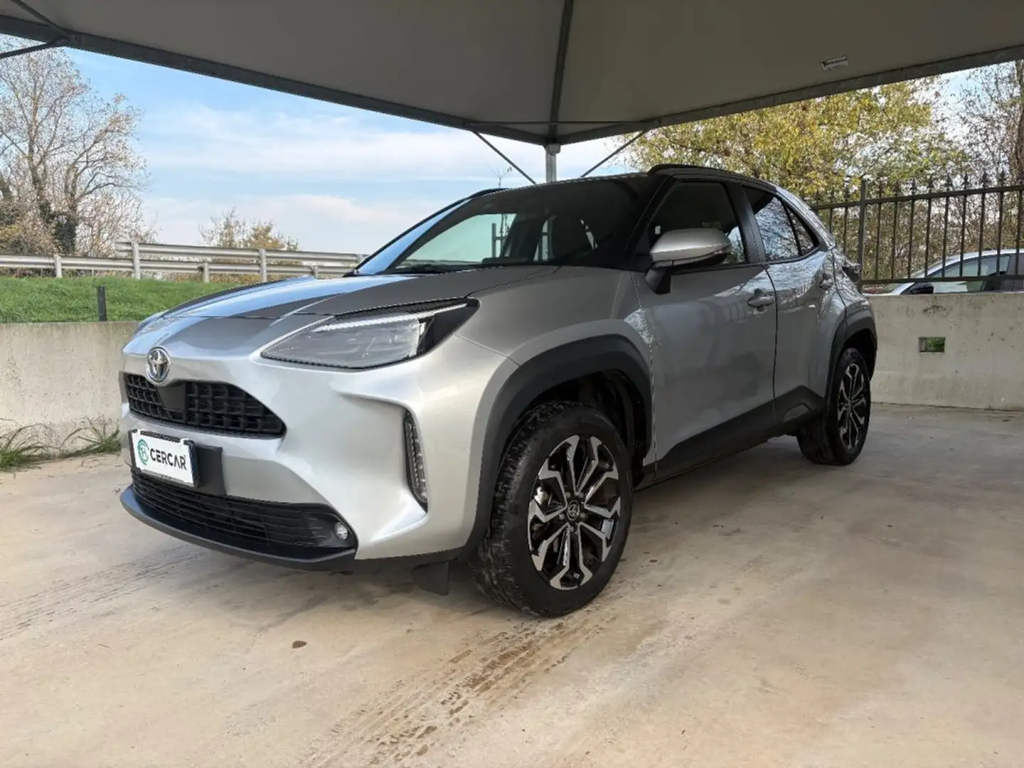 Toyota Yaris Cross 1.5 Hybrid 5p. E-CVT Trend Argent - 1