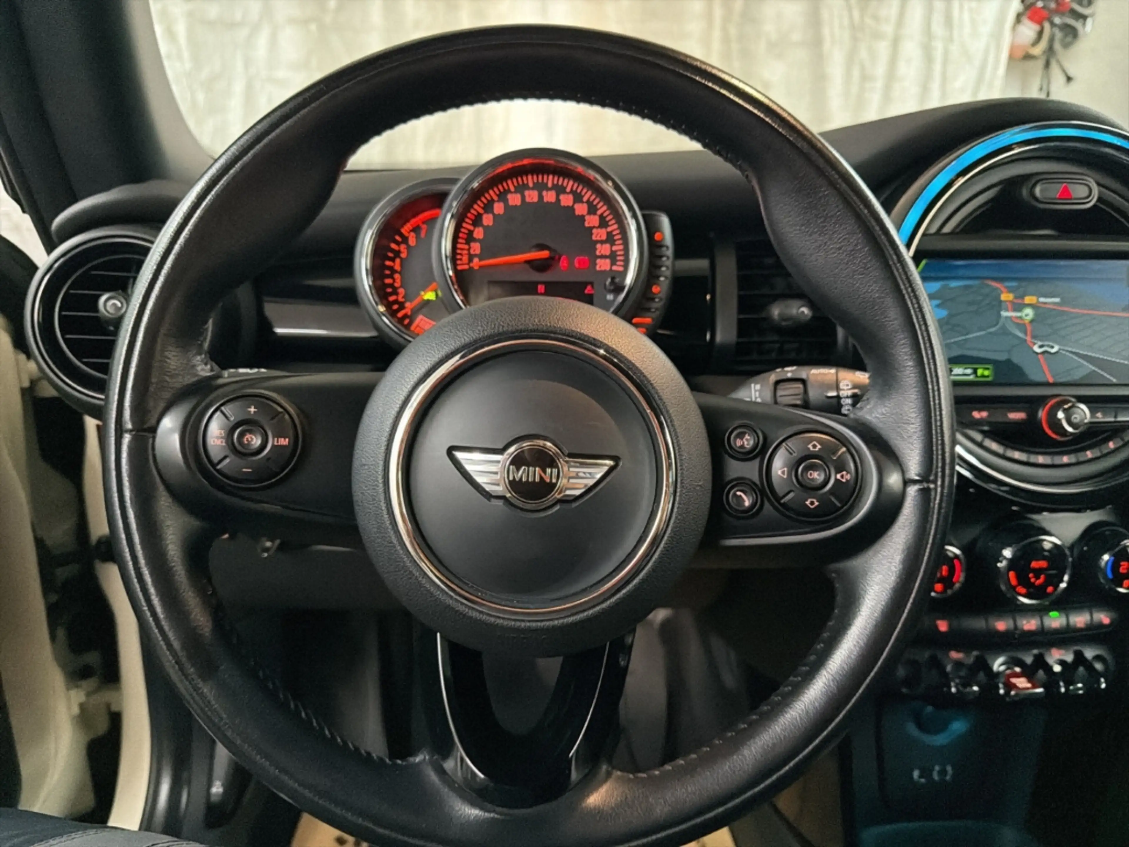 MINI Cooper S Seven Chili LED NAVI LEDER TEMPOMAT PDC — photo 16