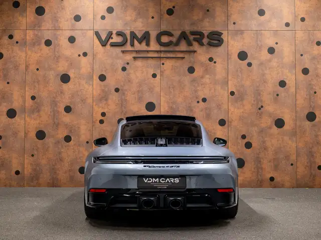 Porsche 911 view 4