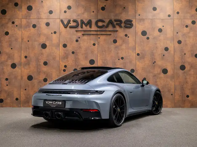 Porsche 911 view 5