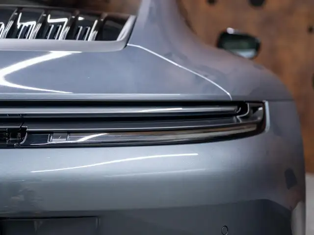 Porsche 911 view 14
