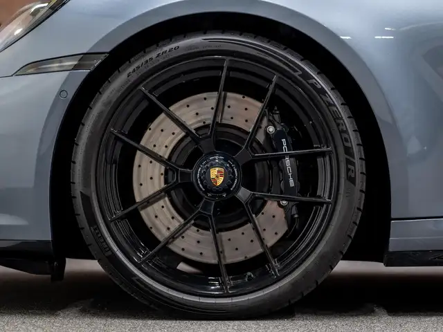 Porsche 911 view 15