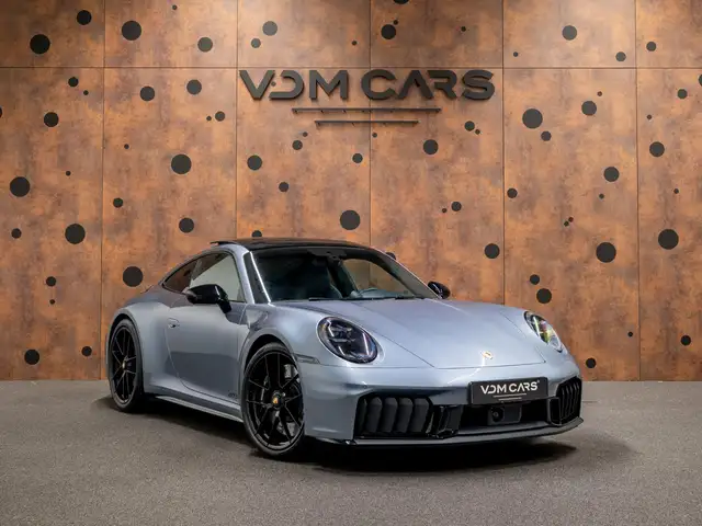 Porsche 911 view 7