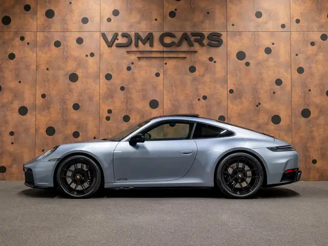 Porsche 911 view 2