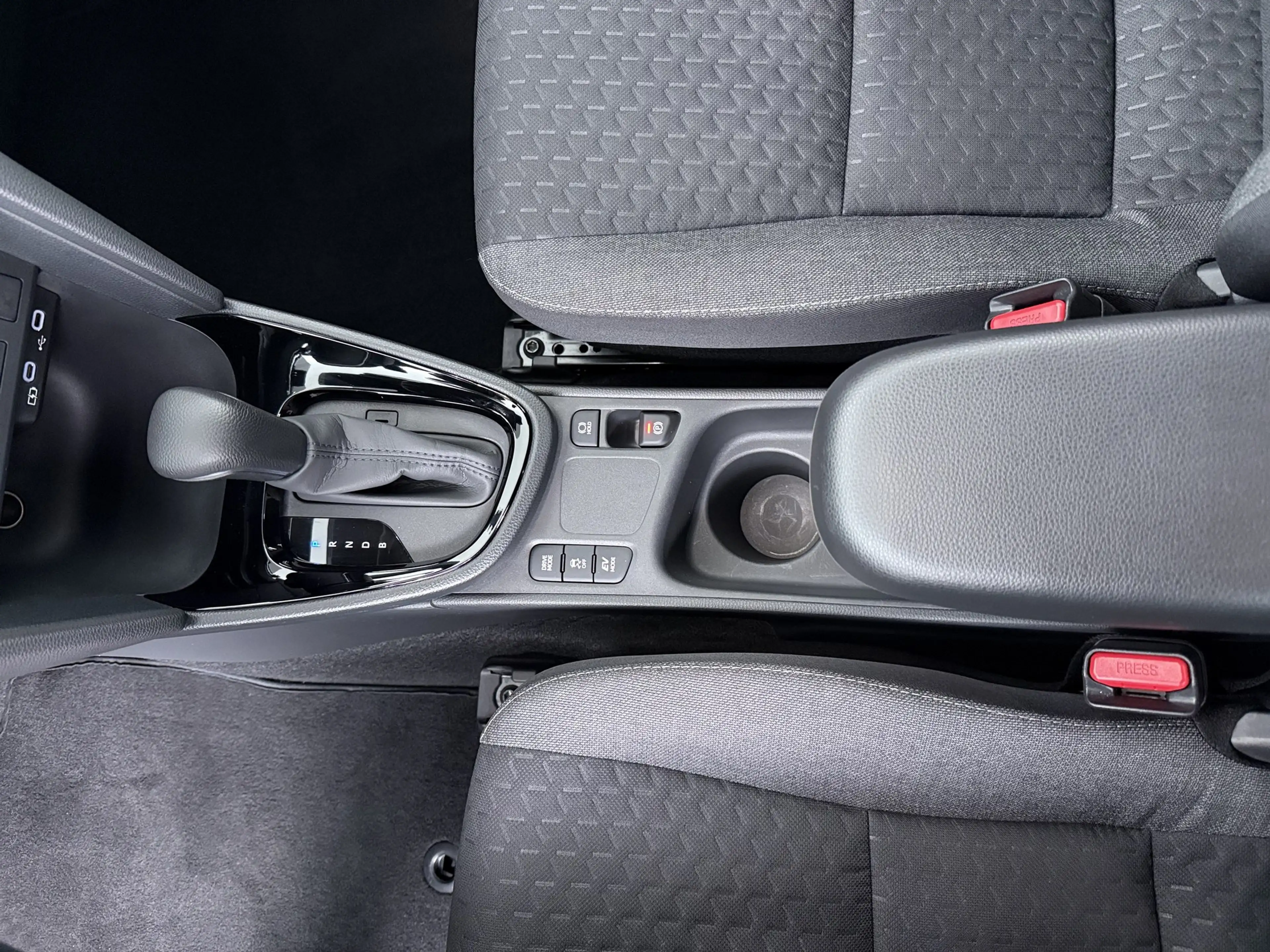 Toyota Yaris Cross 1.5 Hybrid 115 First Edition - Navigatie - Camera — photo 40
