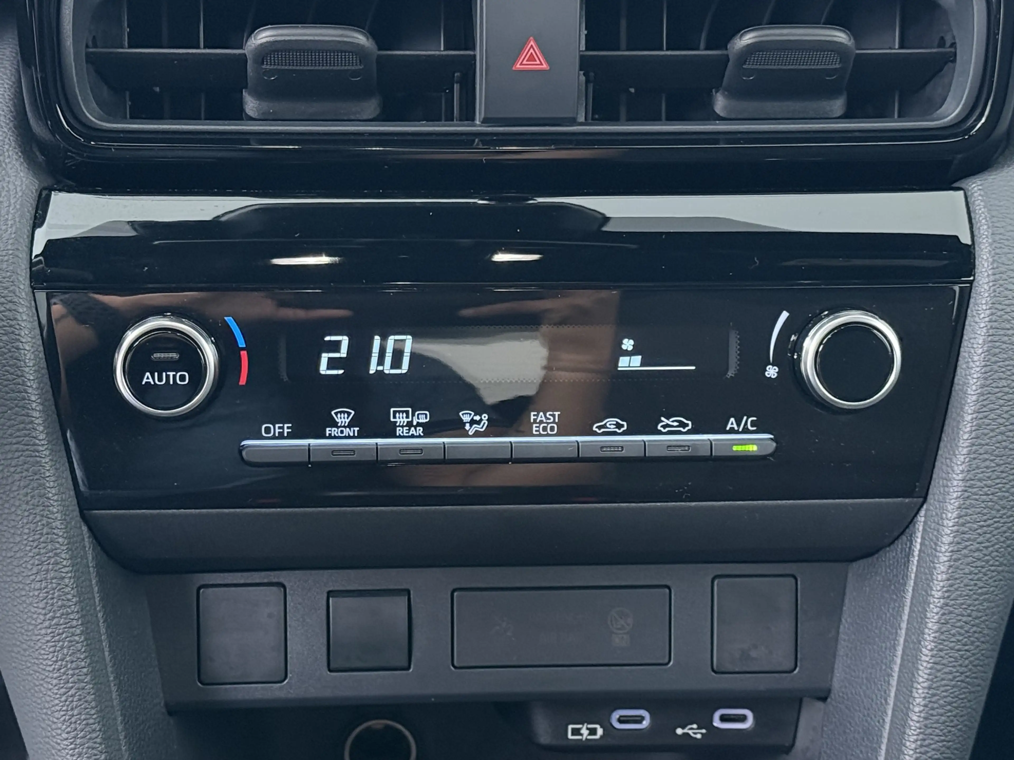 Toyota Yaris Cross 1.5 Hybrid 115 First Edition - Navigatie - Camera — photo 38