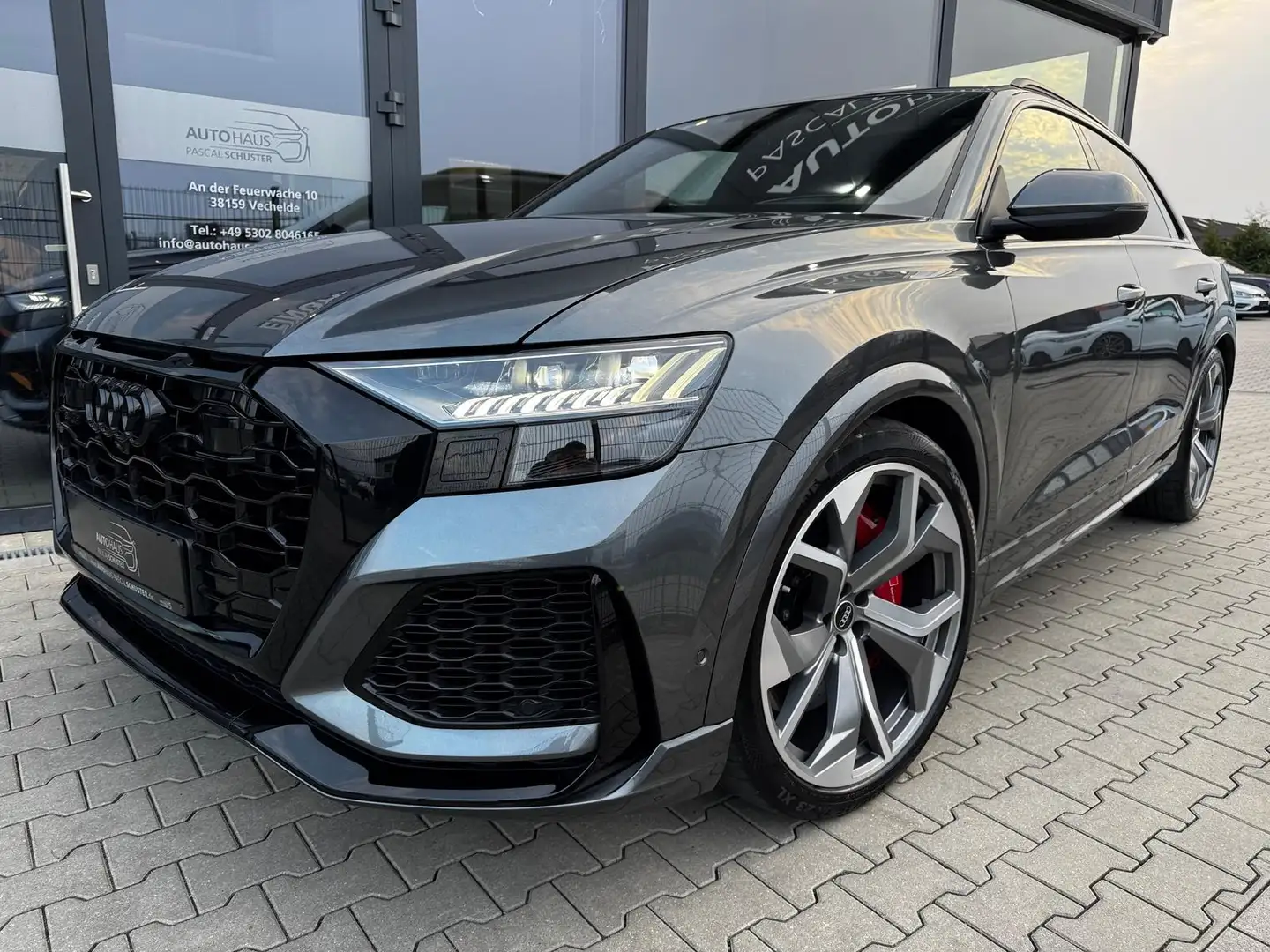 Audi RS Q8 4.0 TFSI/LUFT/AHK/305km/h/KERAMIK/PANO/ Grau - 2