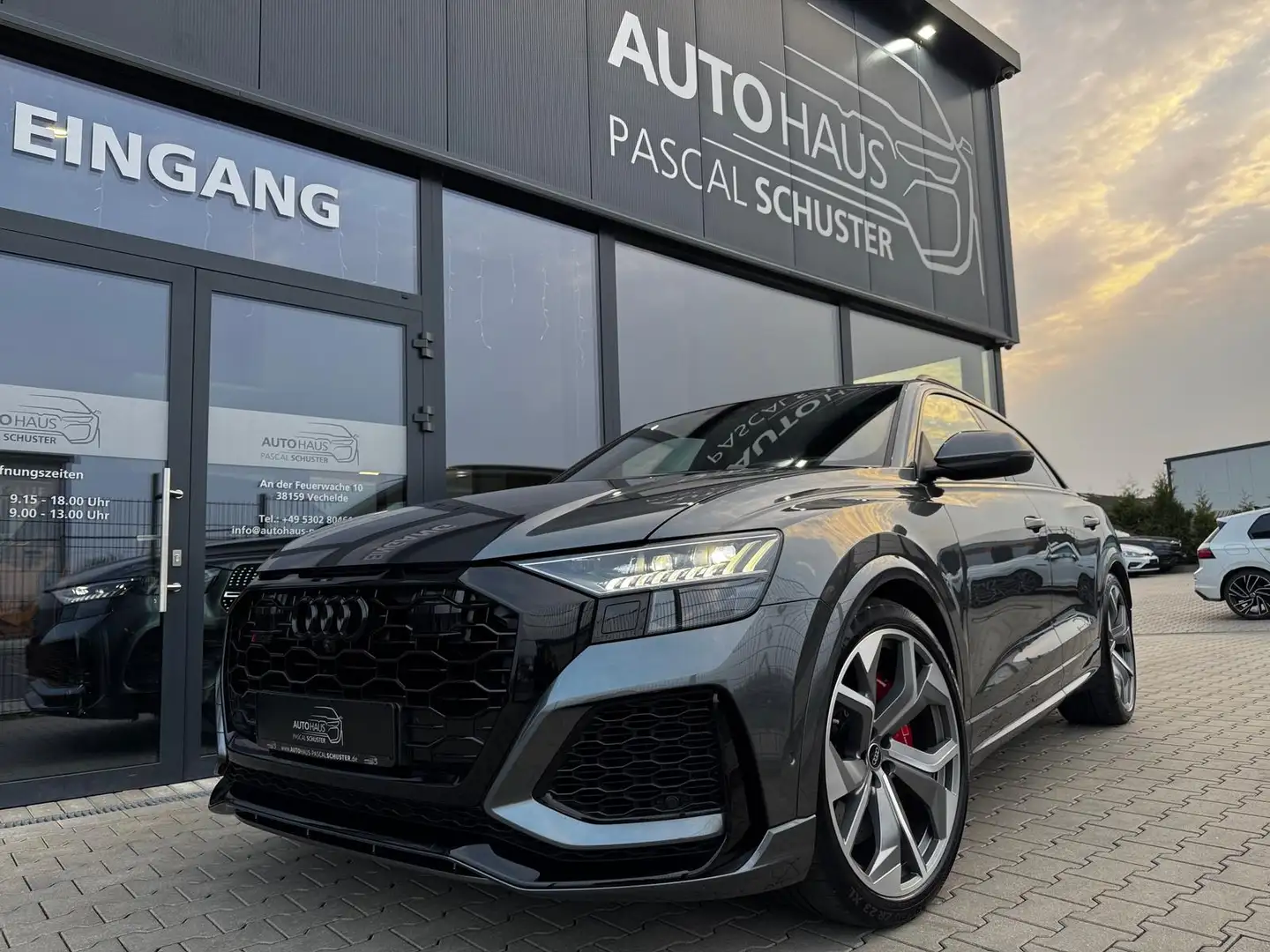 Audi RS Q8 4.0 TFSI/LUFT/AHK/305km/h/KERAMIK/PANO/ Grau - 1