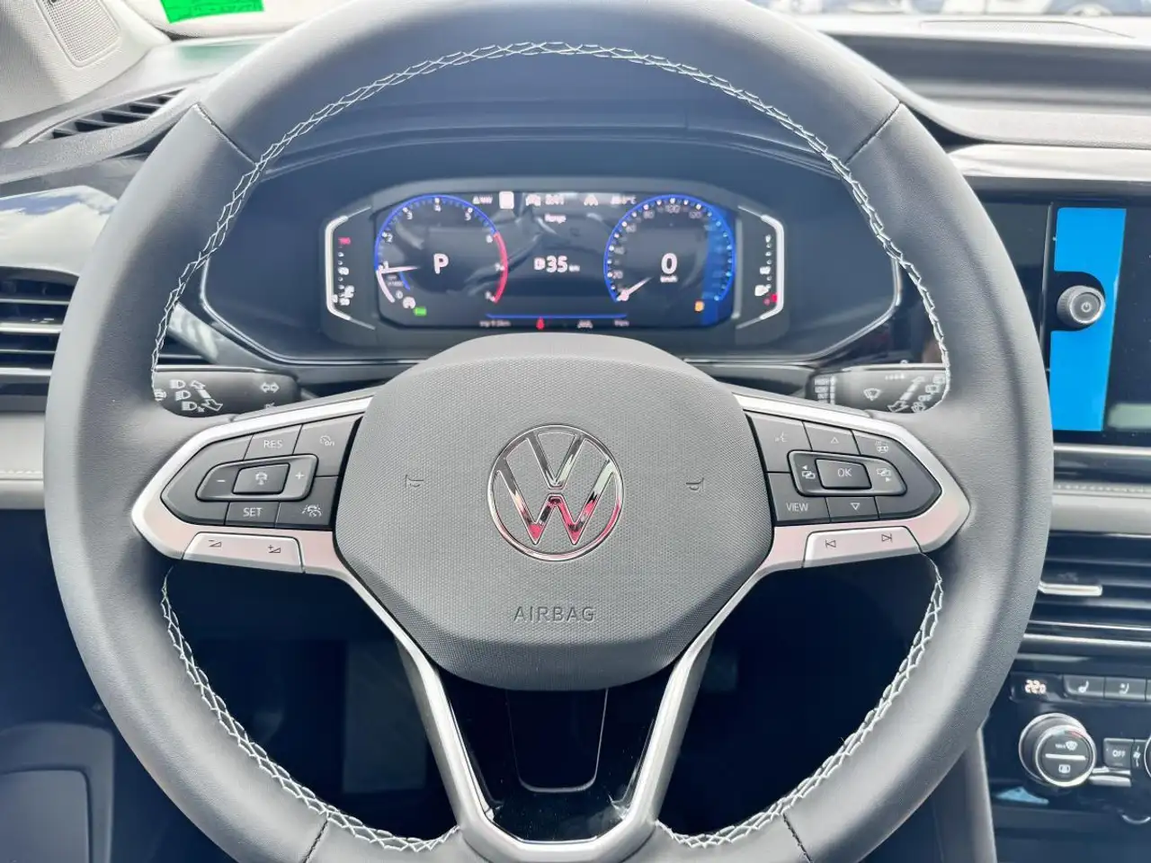 Volkswagen Taos снимка Volkswagen Taos