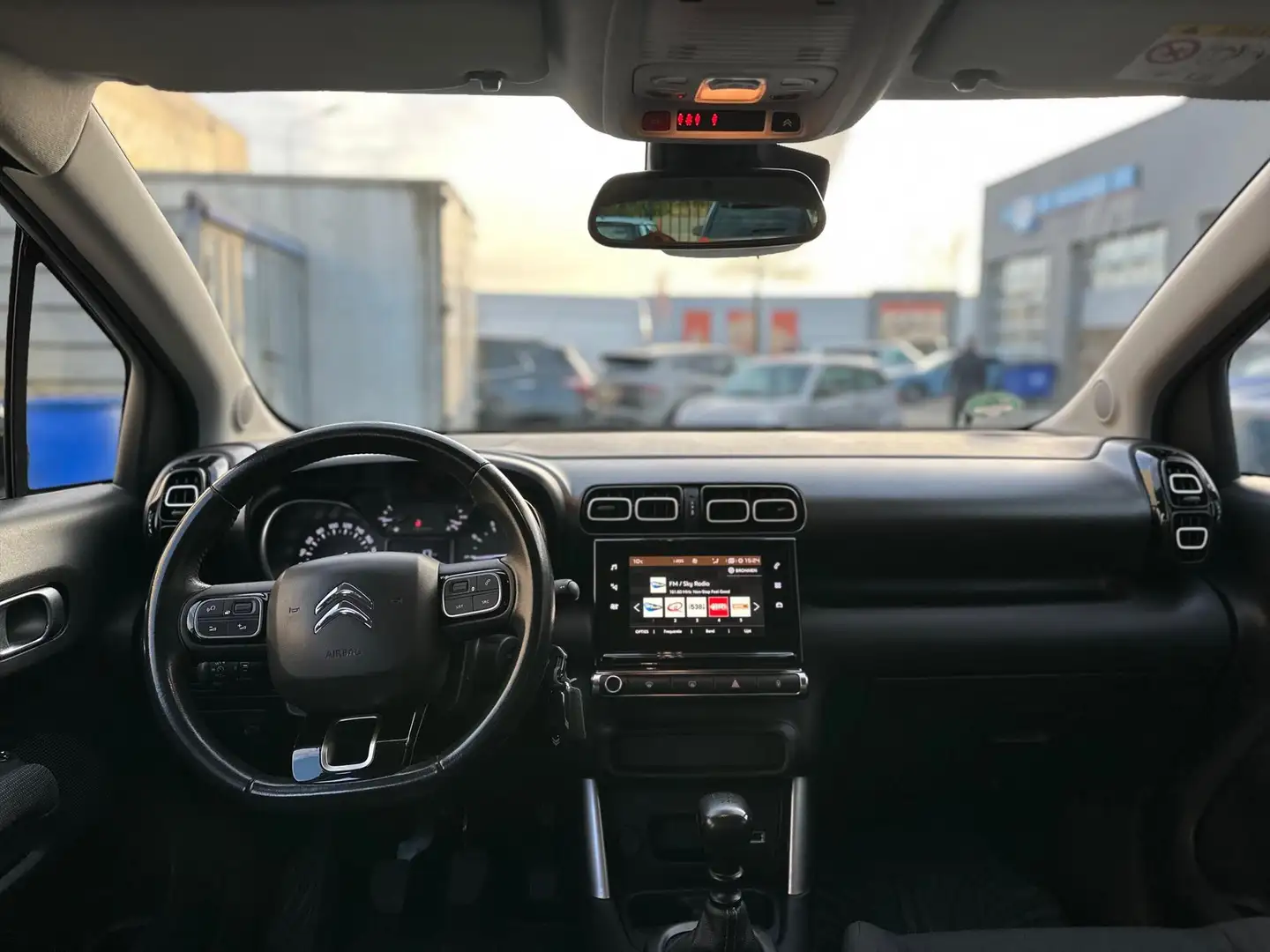 Citroen C3 Aircross 1.2 PureTech 110pk S Shine Business nieuwe distrib Wit - 2