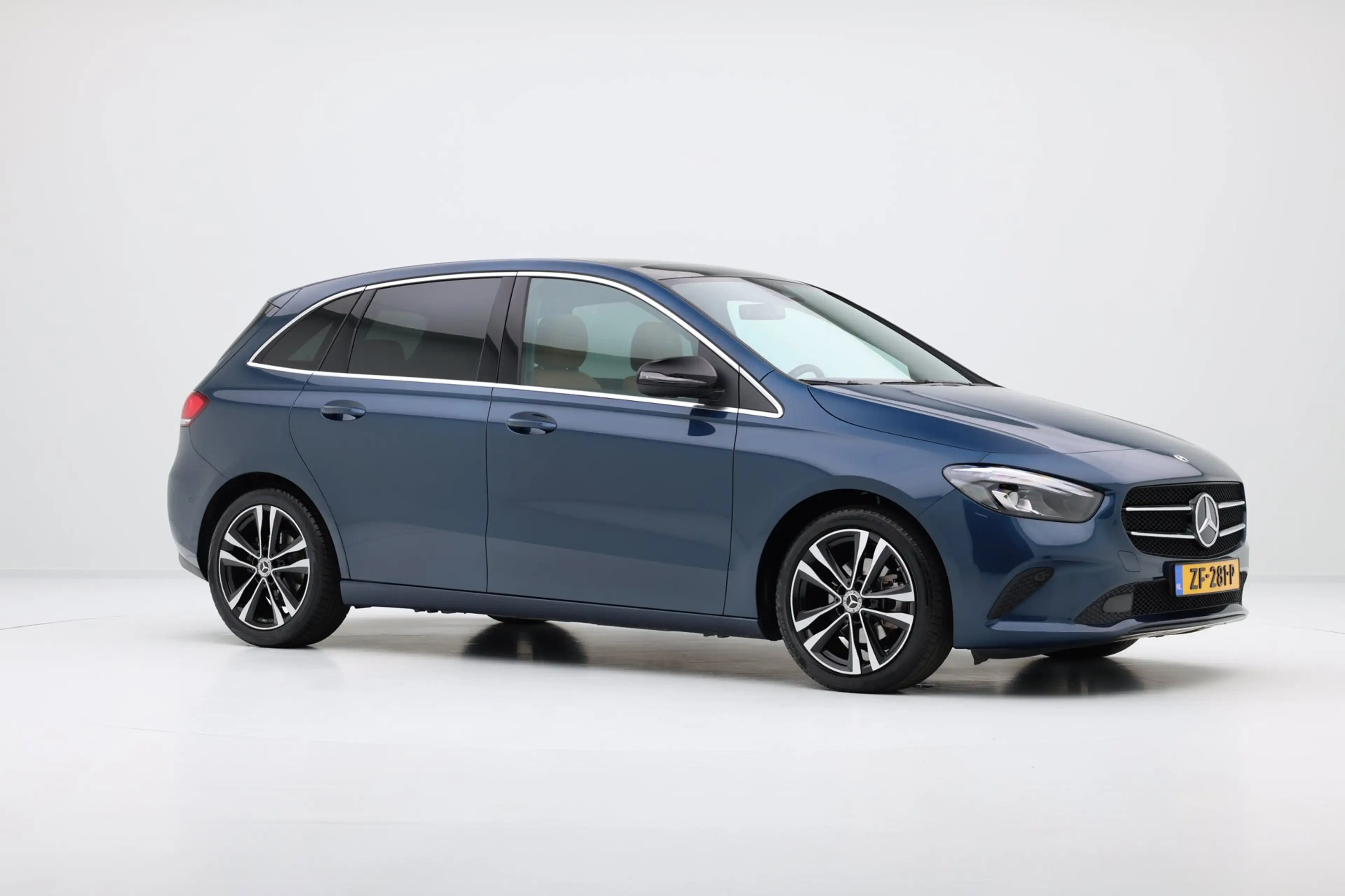 Mercedes-Benz B 180 Launch Edition Aut. 1e eig.|Pano|Clima|Leer|Cam|PD — photo 4