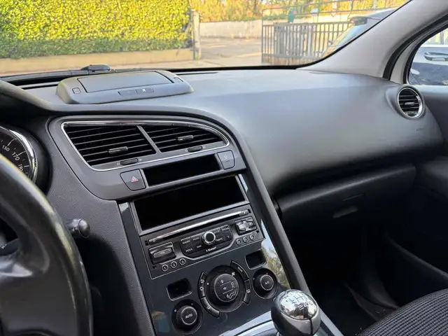 Peugeot 5008 view 8