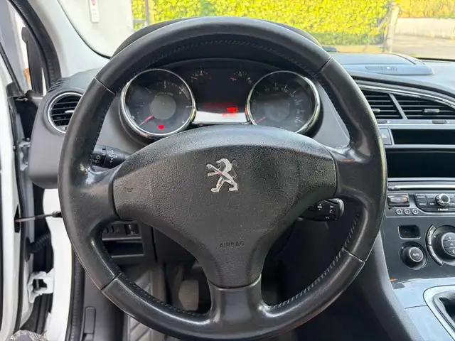 Peugeot 5008 view 9