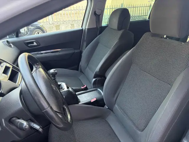 Peugeot 5008 view 6