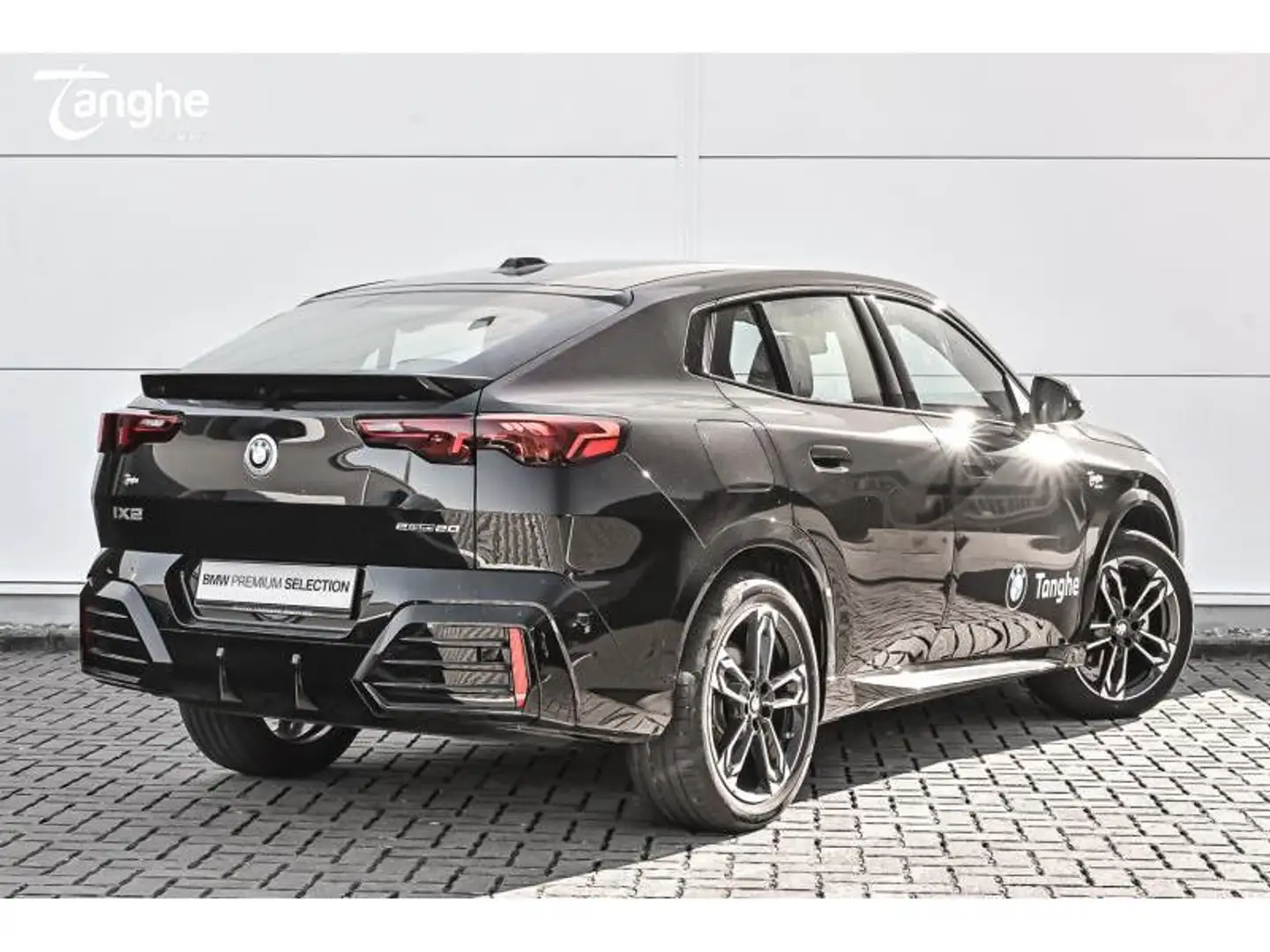 BMW iX2 eDrive20 M Sport Noir - 2