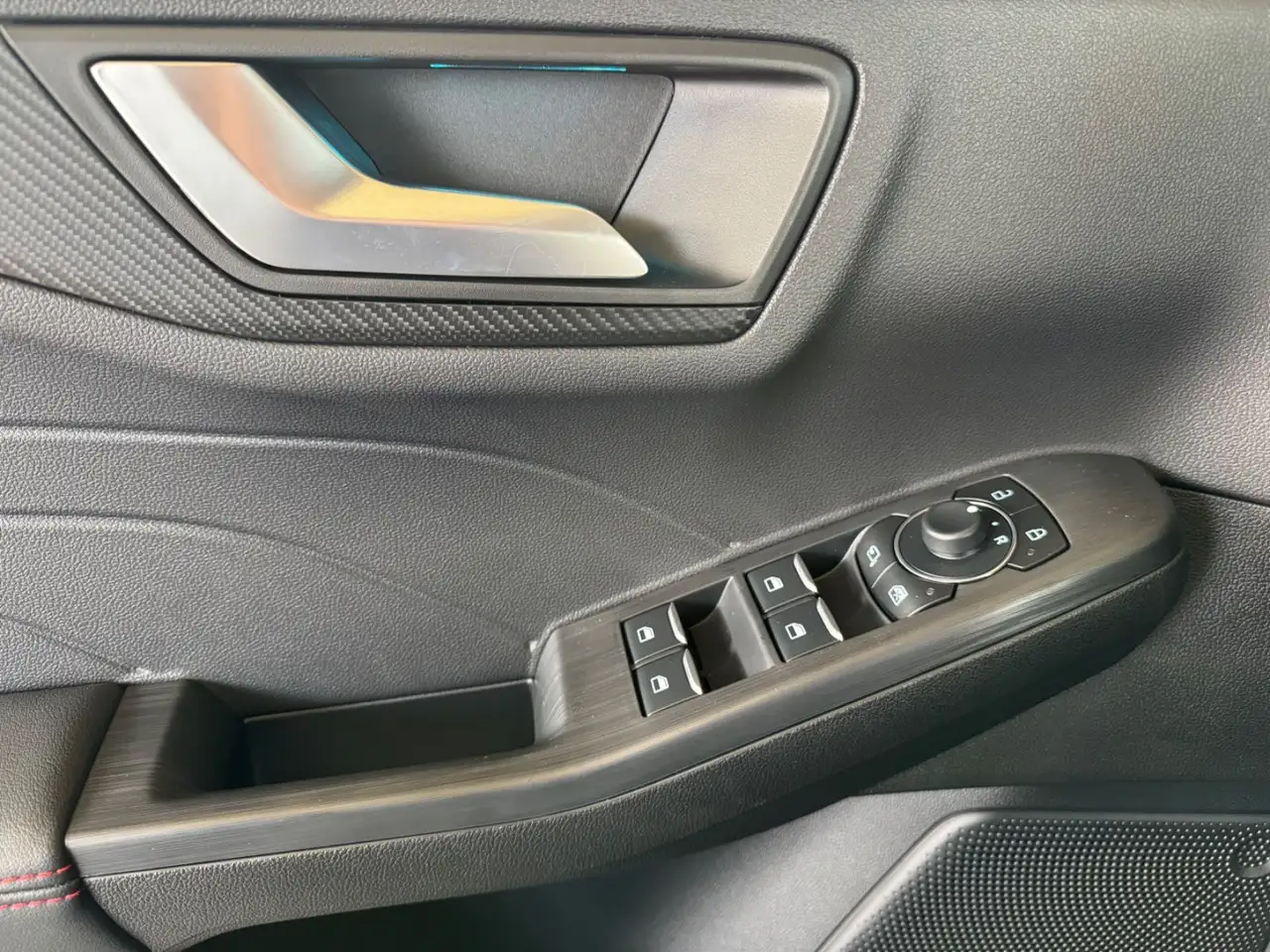 Ford Kuga FHEV ST-Line MAXTRIX LED 14