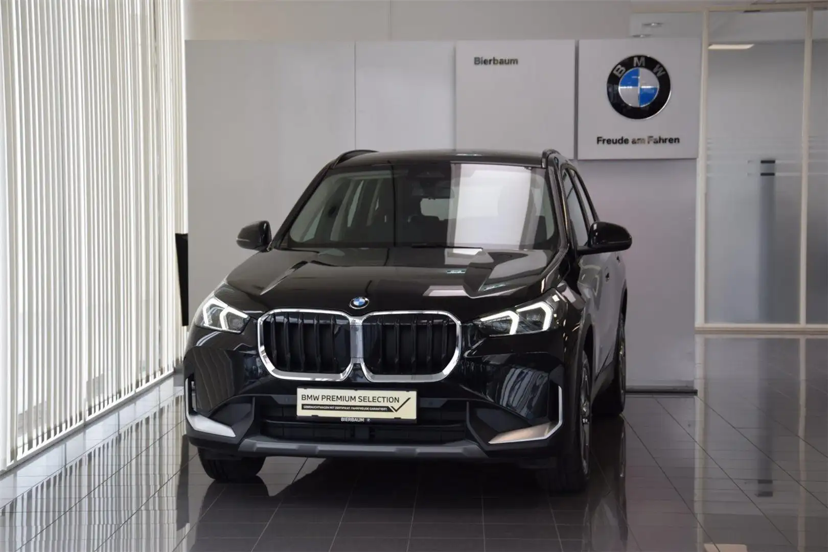 BMW X1 sDrive18d Zwart - 2
