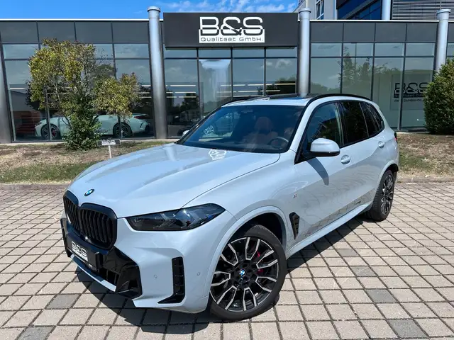 BMW X5 view 2