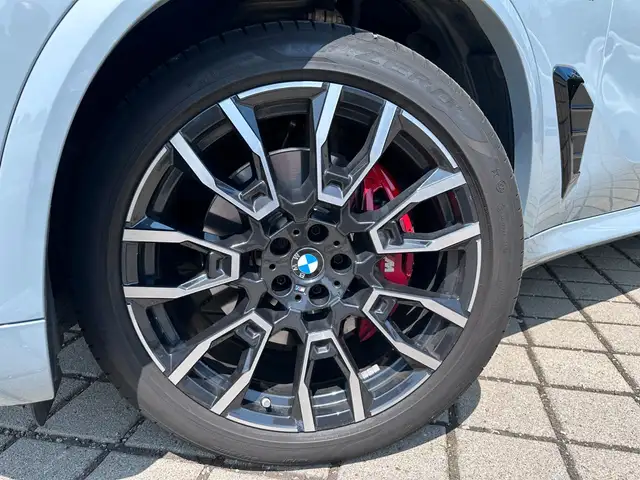 BMW X5 view 3