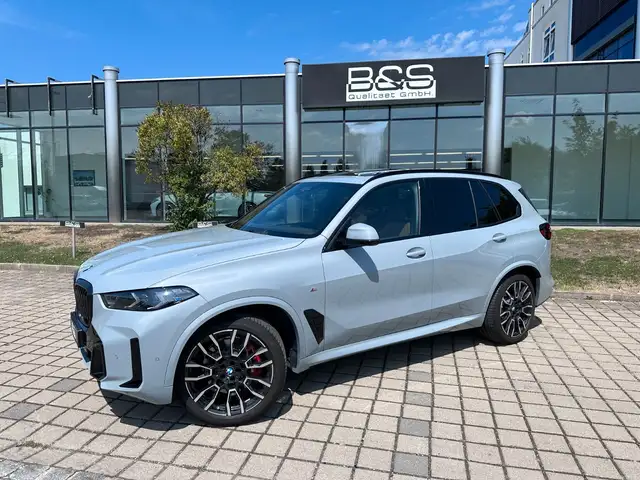 BMW X5 view 4