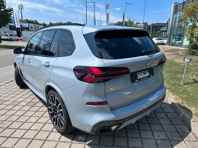 BMW X5 view 5