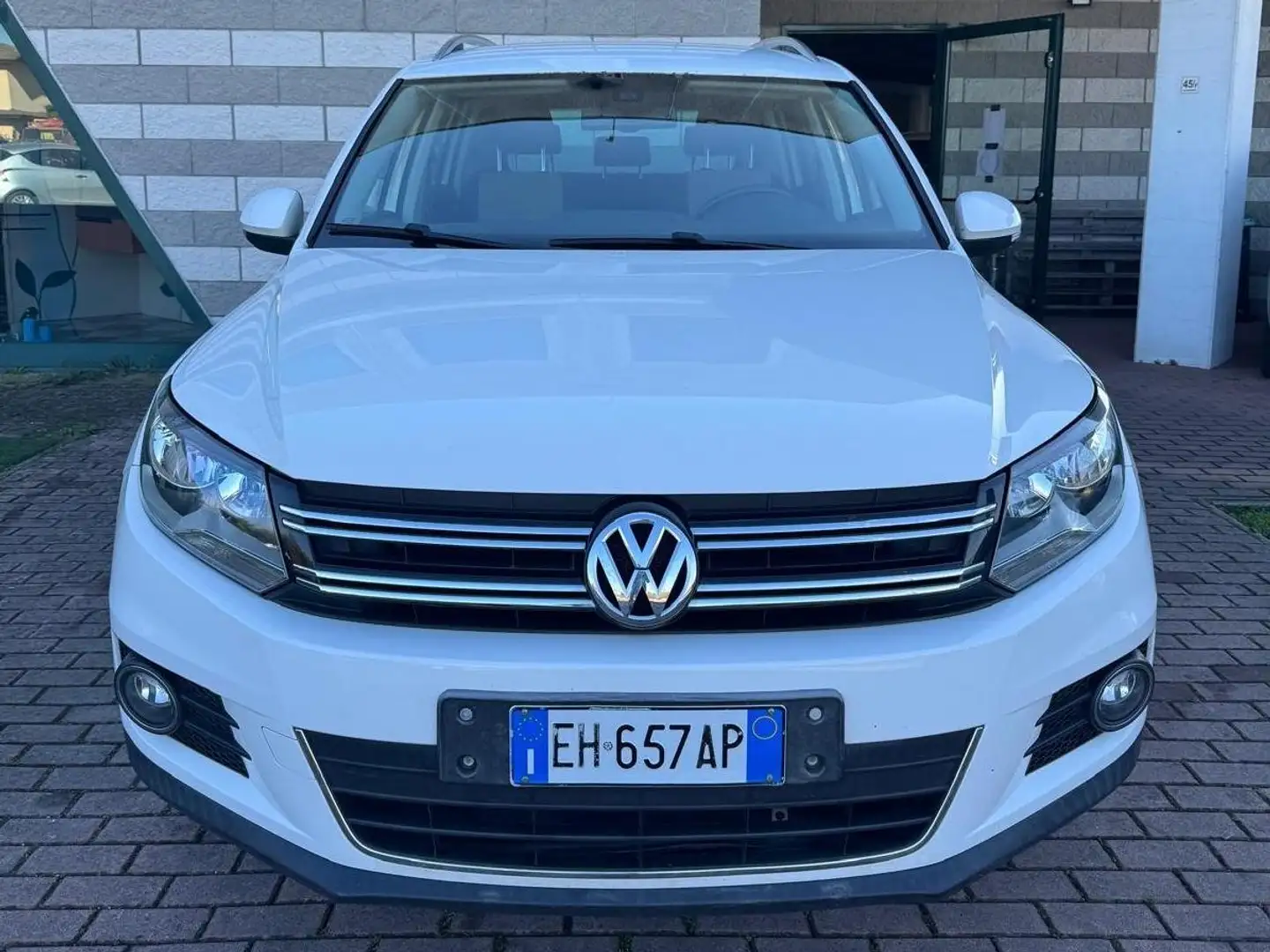 Volkswagen Tiguan 2011 2.0 tdi 140CV 4MOTION DSG SPORT E STYLE Weiß - 1