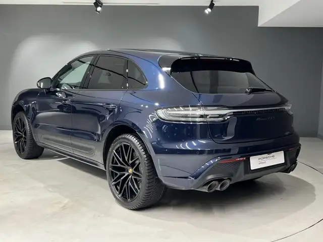 Porsche Macan view 3