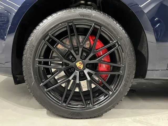 Porsche Macan view 13