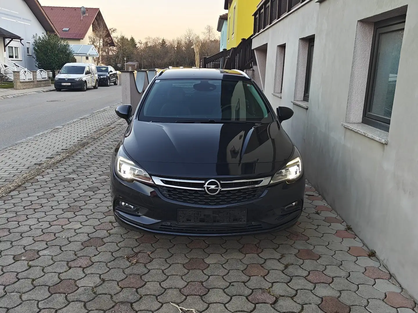 Opel Astra 1,6 CDTI Innovation Aut. Blau - 2