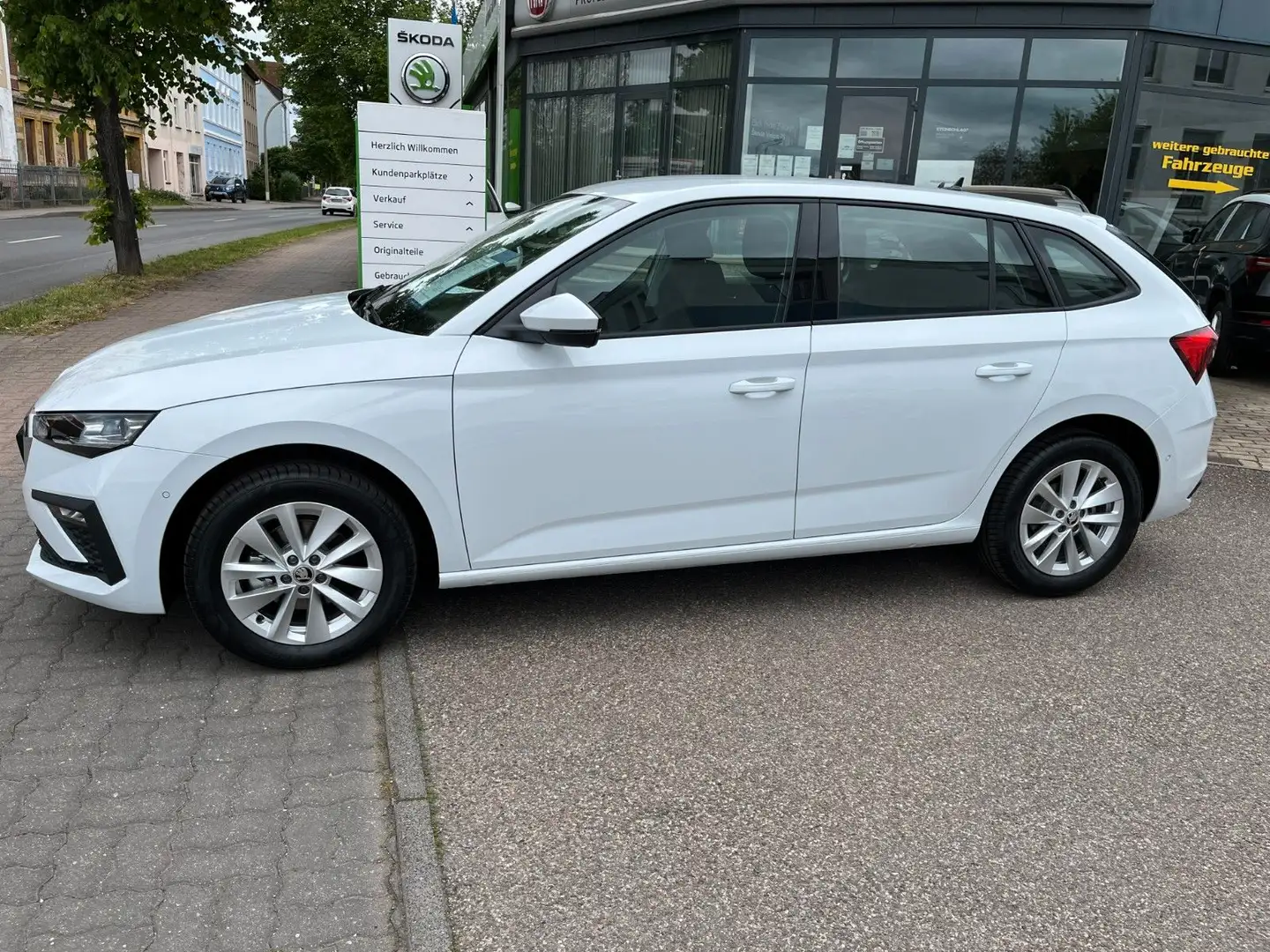 Skoda Scala Selection 1.0 TSI 85kW 7-Gang-DSG MJ.2024 Weiß - 2