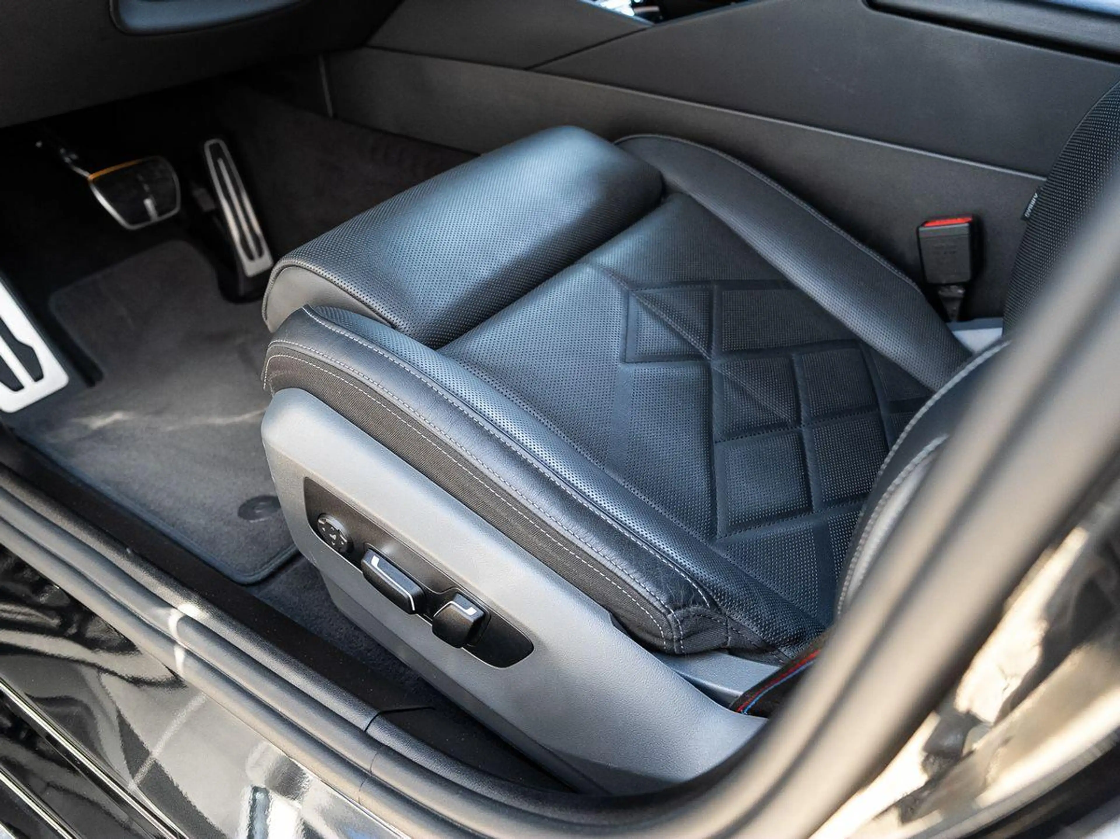 BMW i5 M60 xDrive M-Sport PRO 21" B&W ACC KomfSitz — photo 11