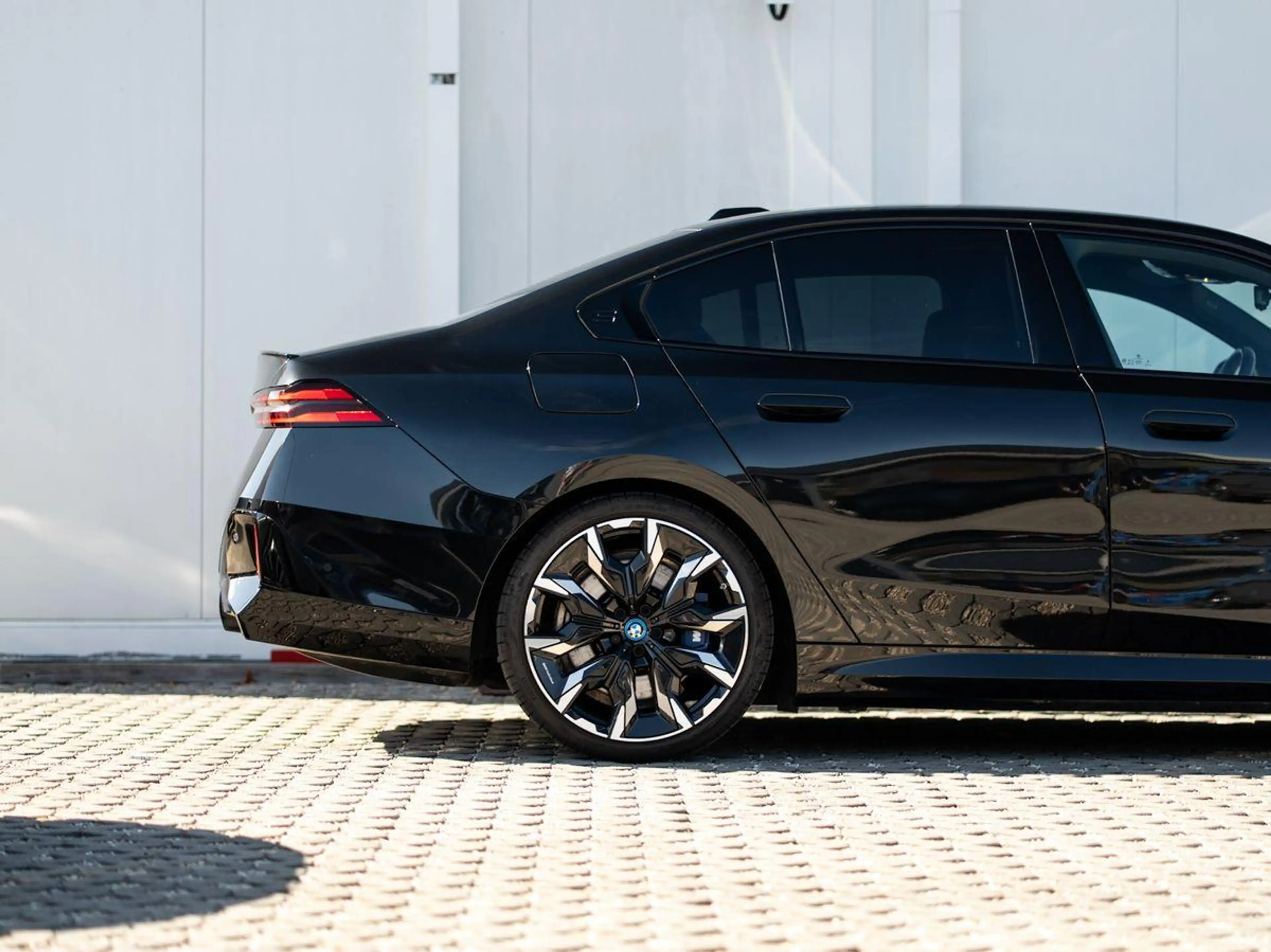 BMW i5 M60 xDrive M-Sport PRO 21" B&W ACC KomfSitz — photo 6
