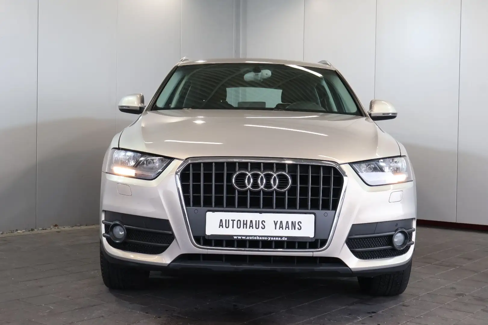Audi Q3 1.4 TFSI TEMPOMAT+KLIMAAUT.+PDC+17" Grau - 2