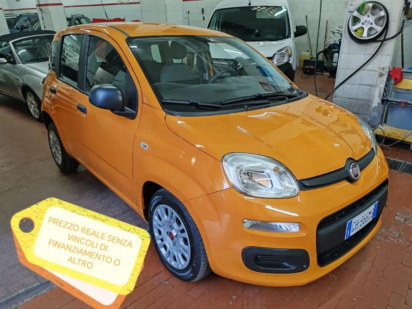 Fiat Panda 1.0 hybrid  70cv Oranje - 1