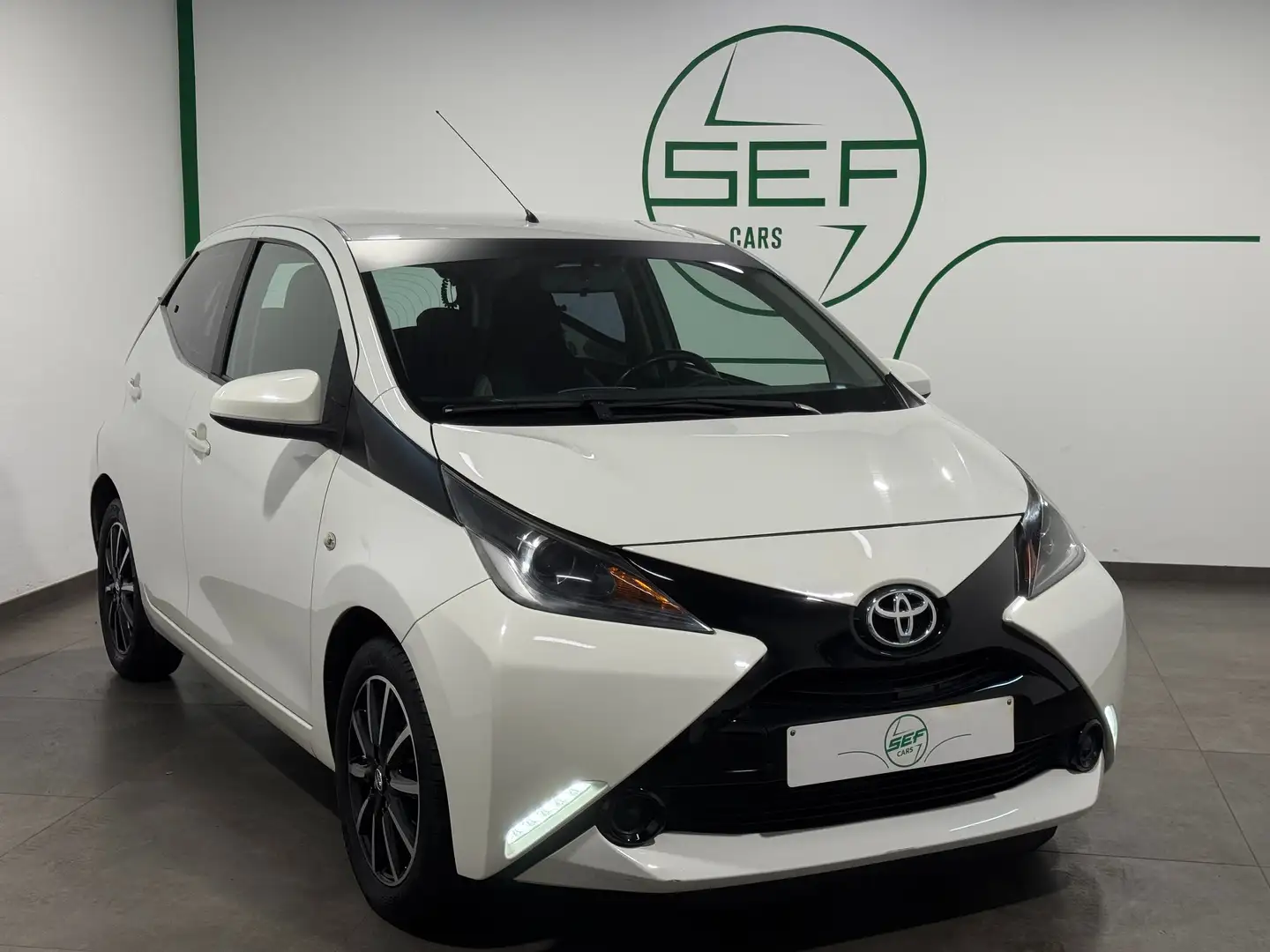 Toyota Aygo ** 1.0i VVT-i ** AUTOMATIQUE * GARANTIE 12 MOIS ** Blanc - 1