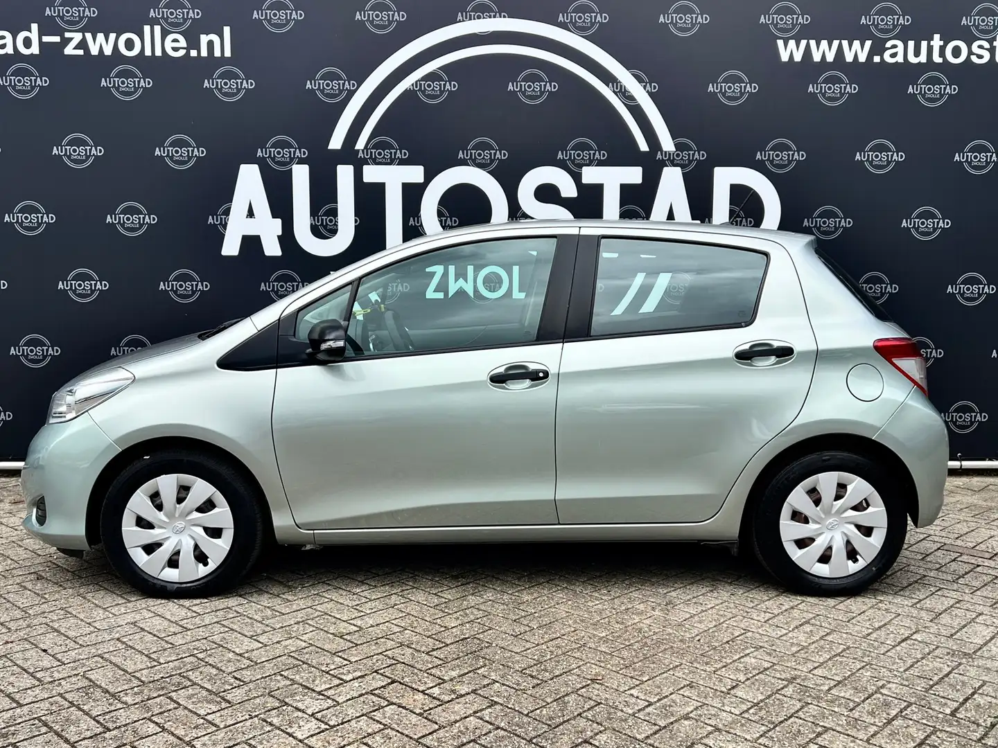 Toyota Yaris 1.3 VVT-i Comfort Airco / APK / NAP / Elck. Ramen Grijs - 2